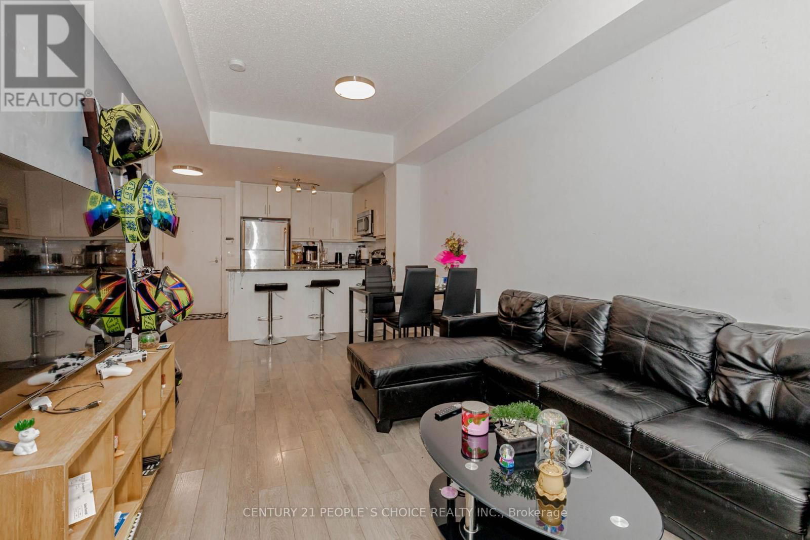 624 - 15 JAMES FINLAY WAY Image 18