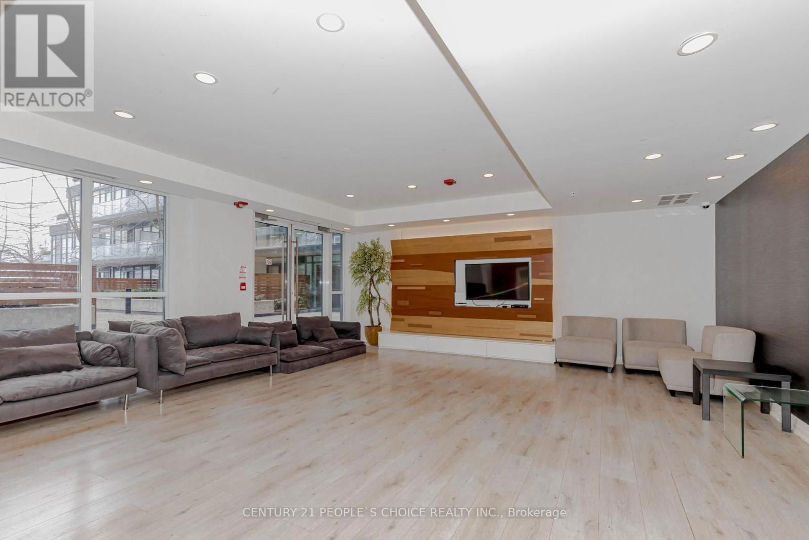 624 - 15 JAMES FINLAY WAY Image 30