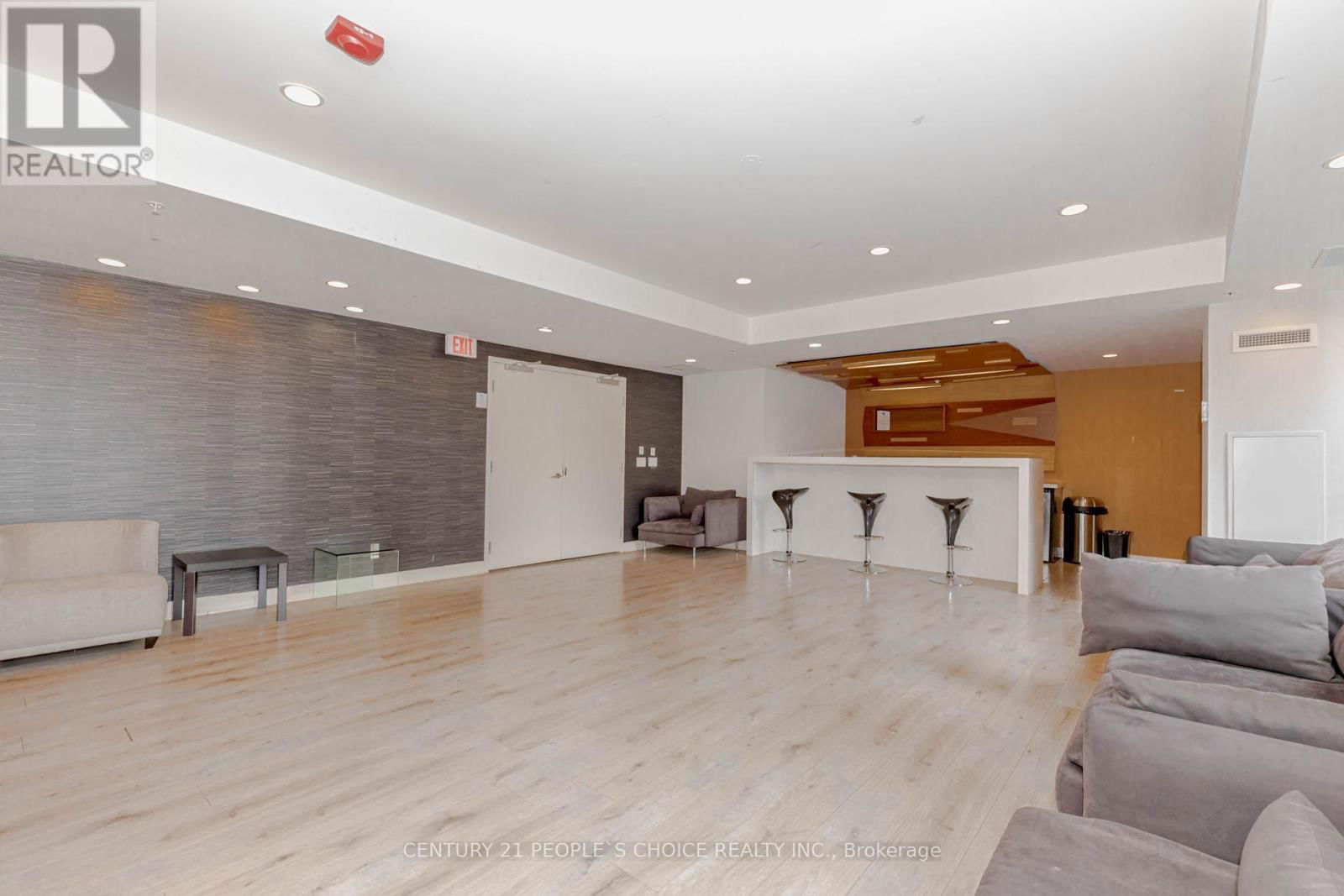 624 - 15 JAMES FINLAY WAY Image 31