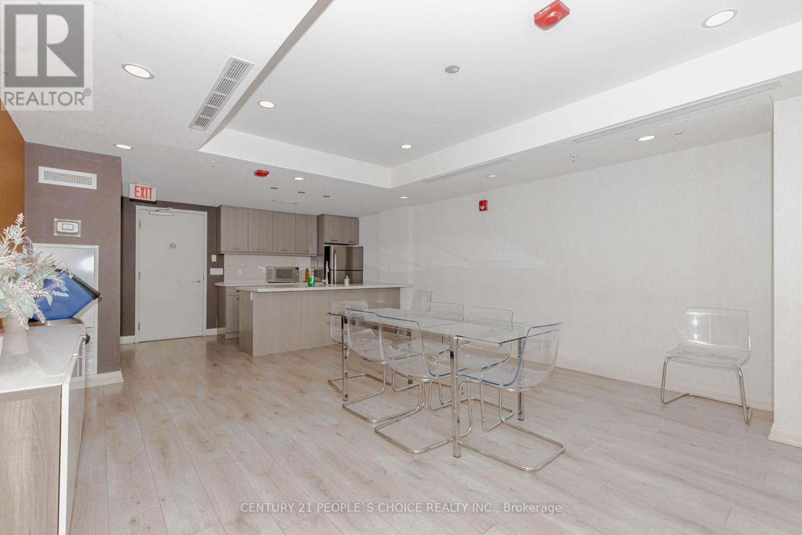 624 - 15 JAMES FINLAY WAY Image 33