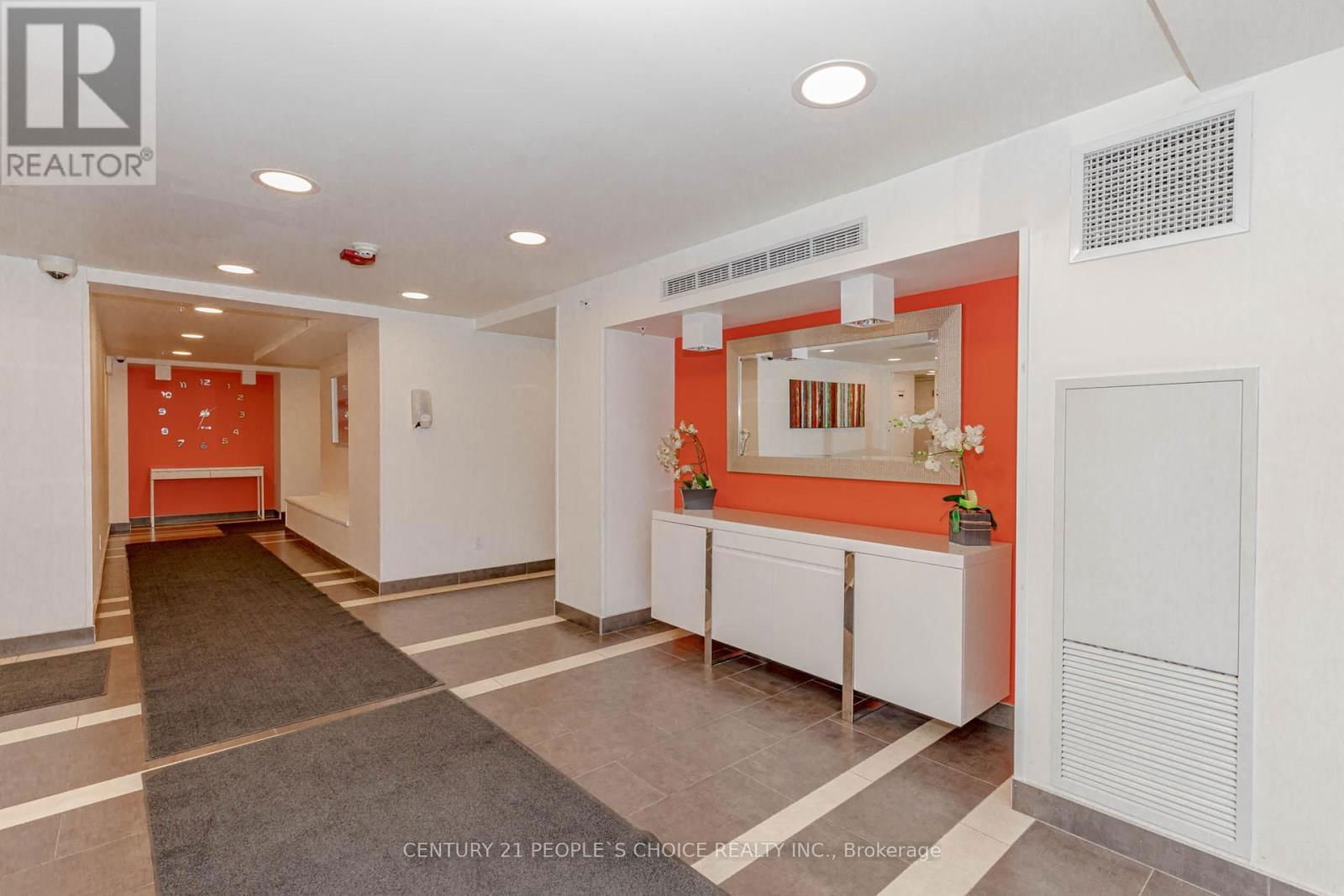 624 - 15 JAMES FINLAY WAY Image 6