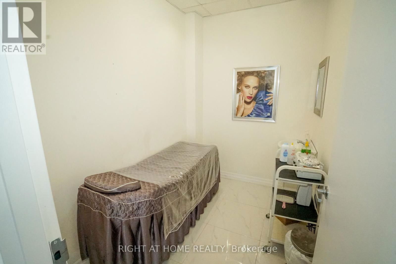 8 - 4188 LIVING ARTS DRIVE Image 11