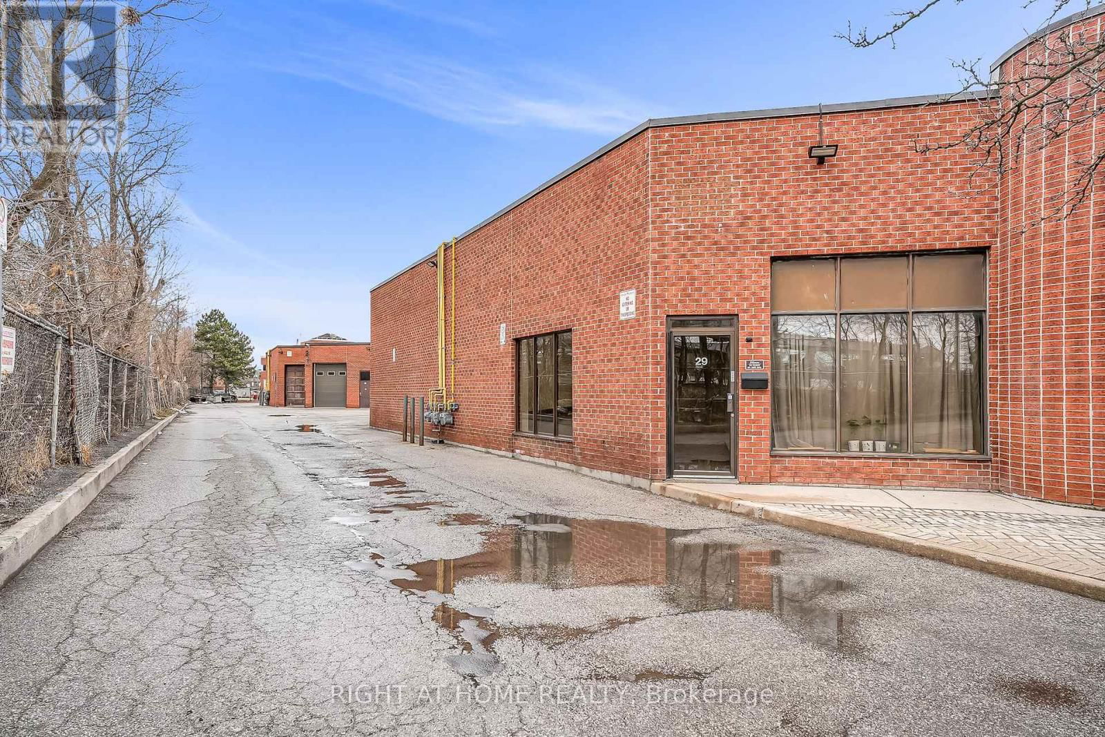 29 - 2011 LAWRENCE AVENUE WEST Image 1