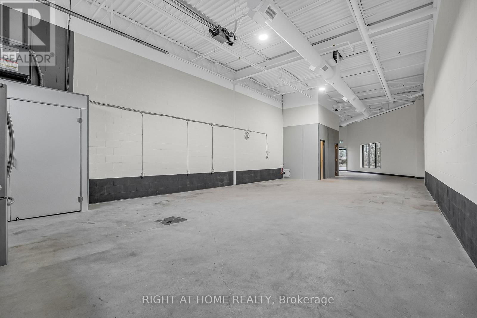 29 - 2011 LAWRENCE AVENUE WEST Image 14