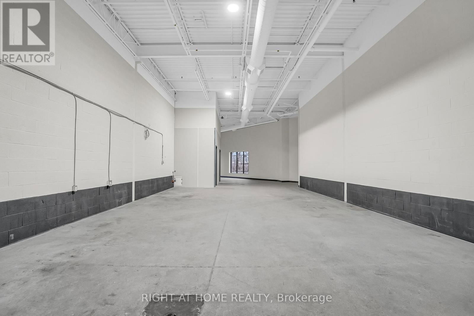 29 - 2011 LAWRENCE AVENUE WEST Image 17