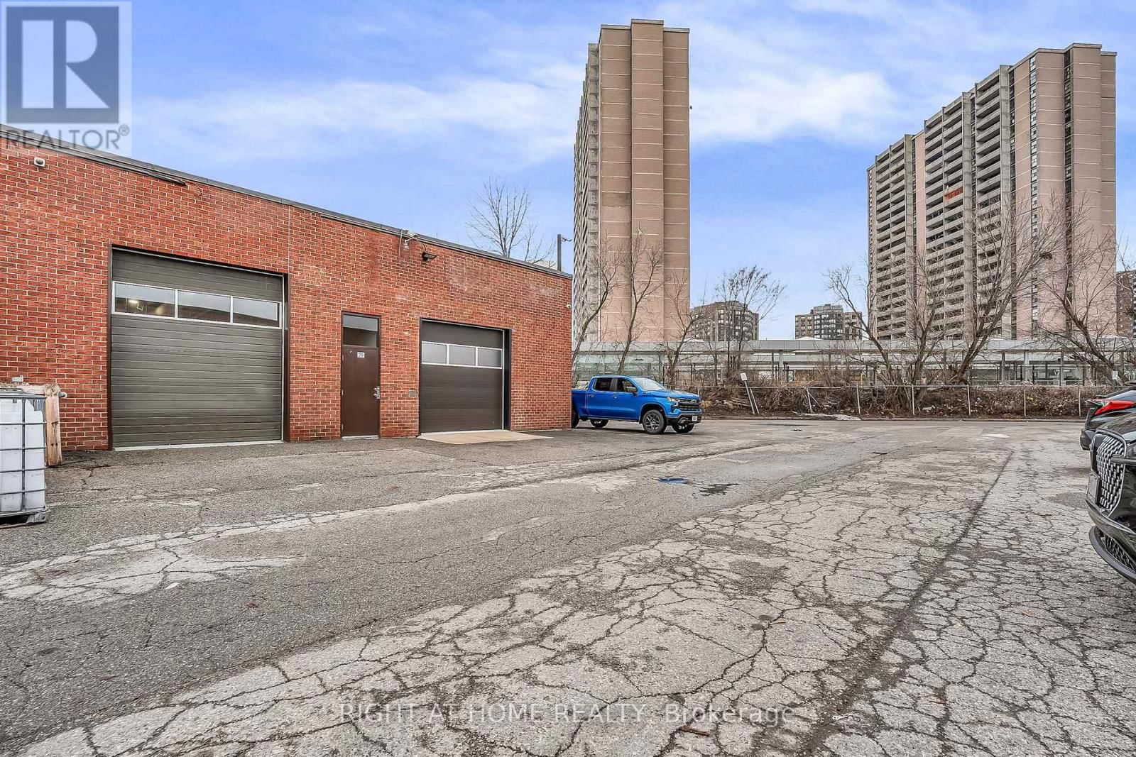 29 - 2011 LAWRENCE AVENUE WEST Image 22