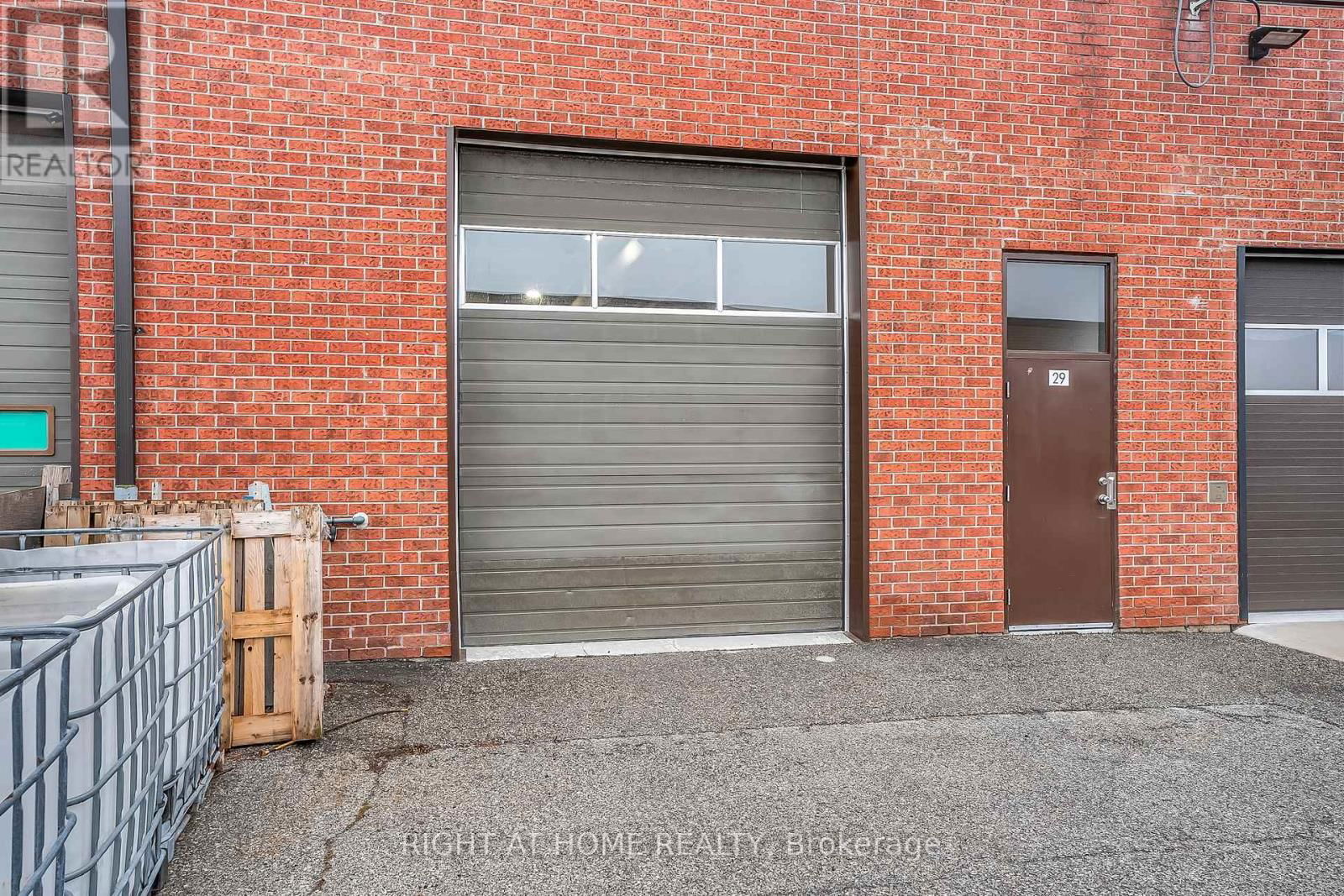 29 - 2011 LAWRENCE AVENUE WEST Image 23
