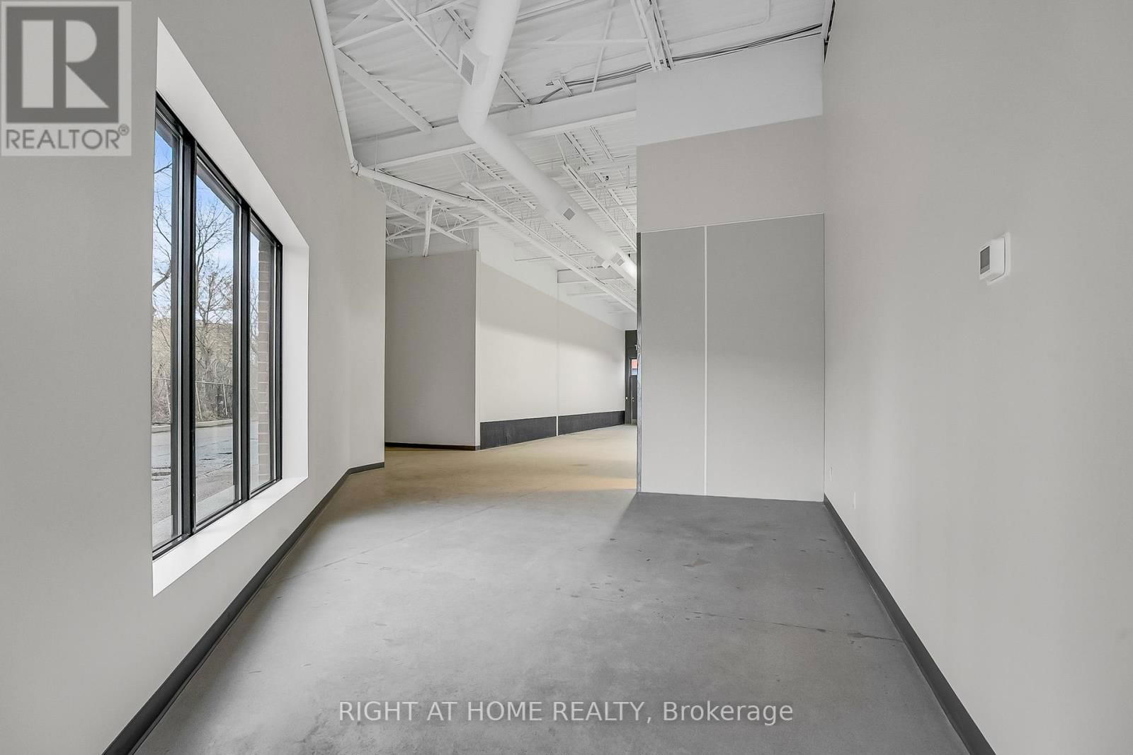 29 - 2011 LAWRENCE AVENUE WEST Image 6