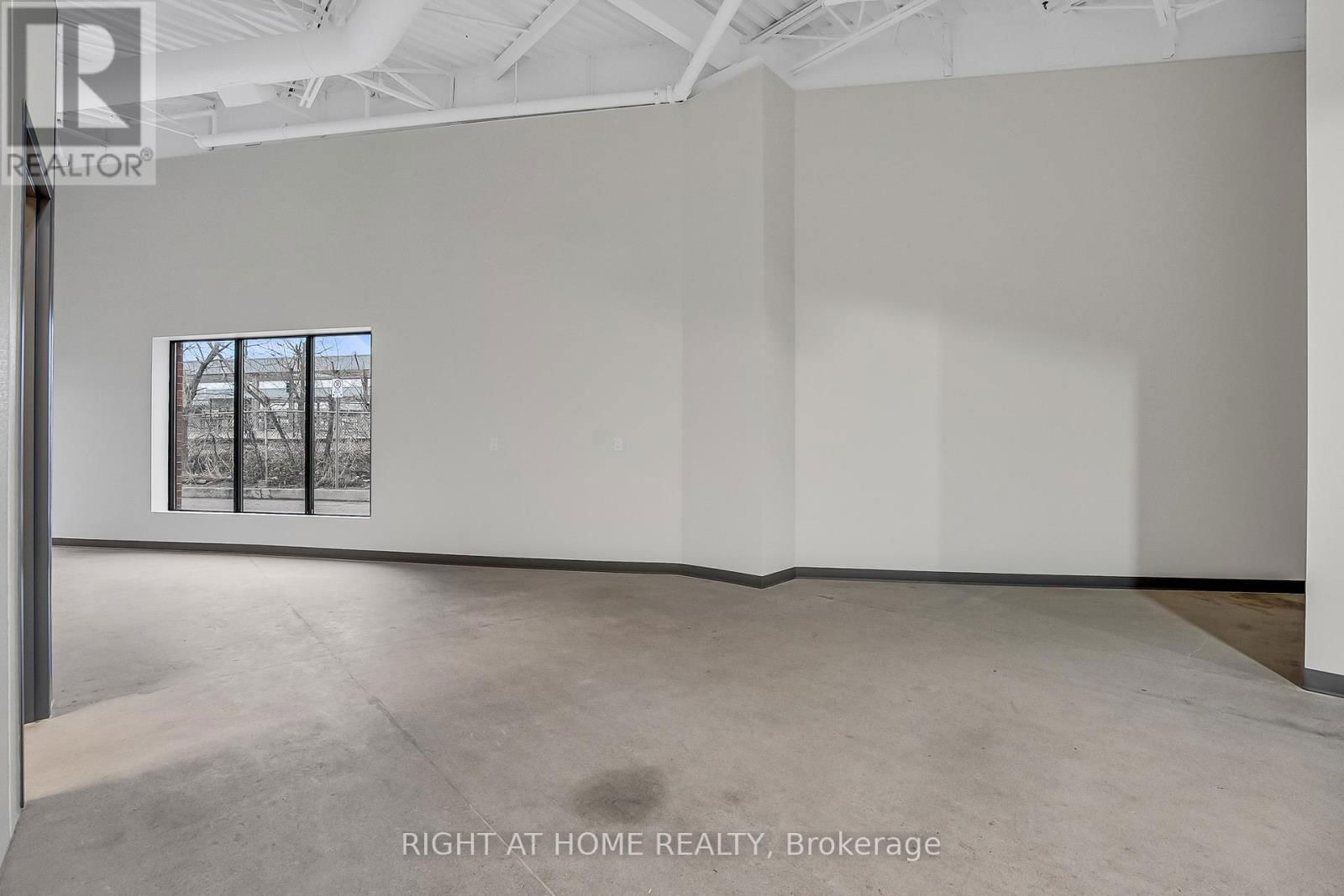 29 - 2011 LAWRENCE AVENUE WEST Image 9