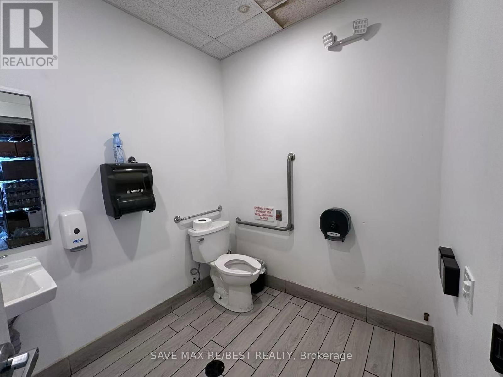 561 CURRAN PLACE Image 10