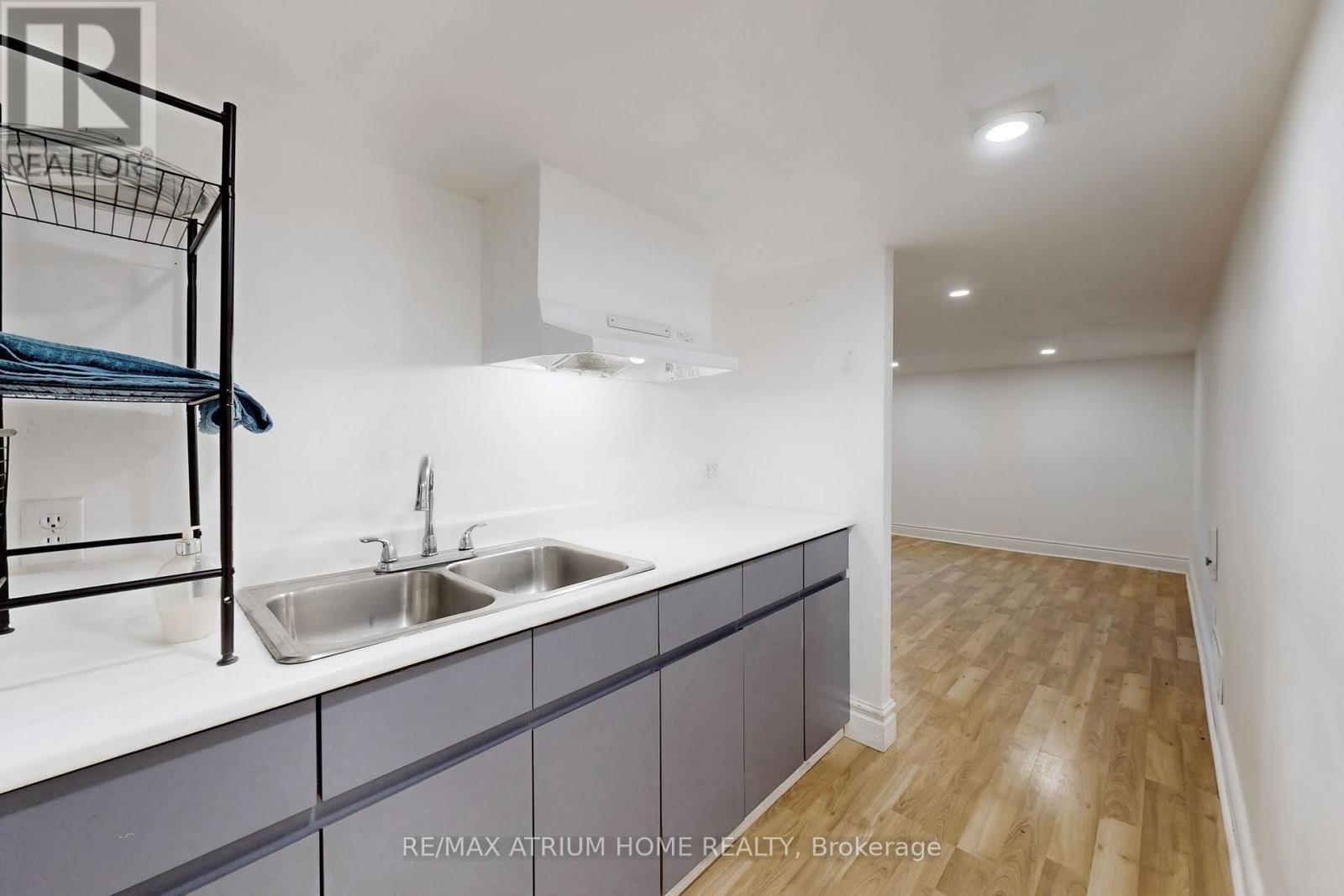 1242 ALEXANDRA AVENUE Image 15