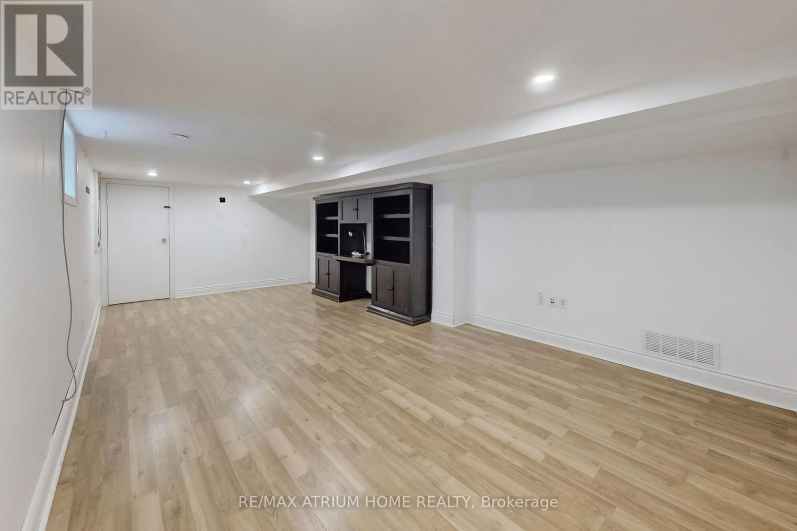 1242 ALEXANDRA AVENUE Image 16