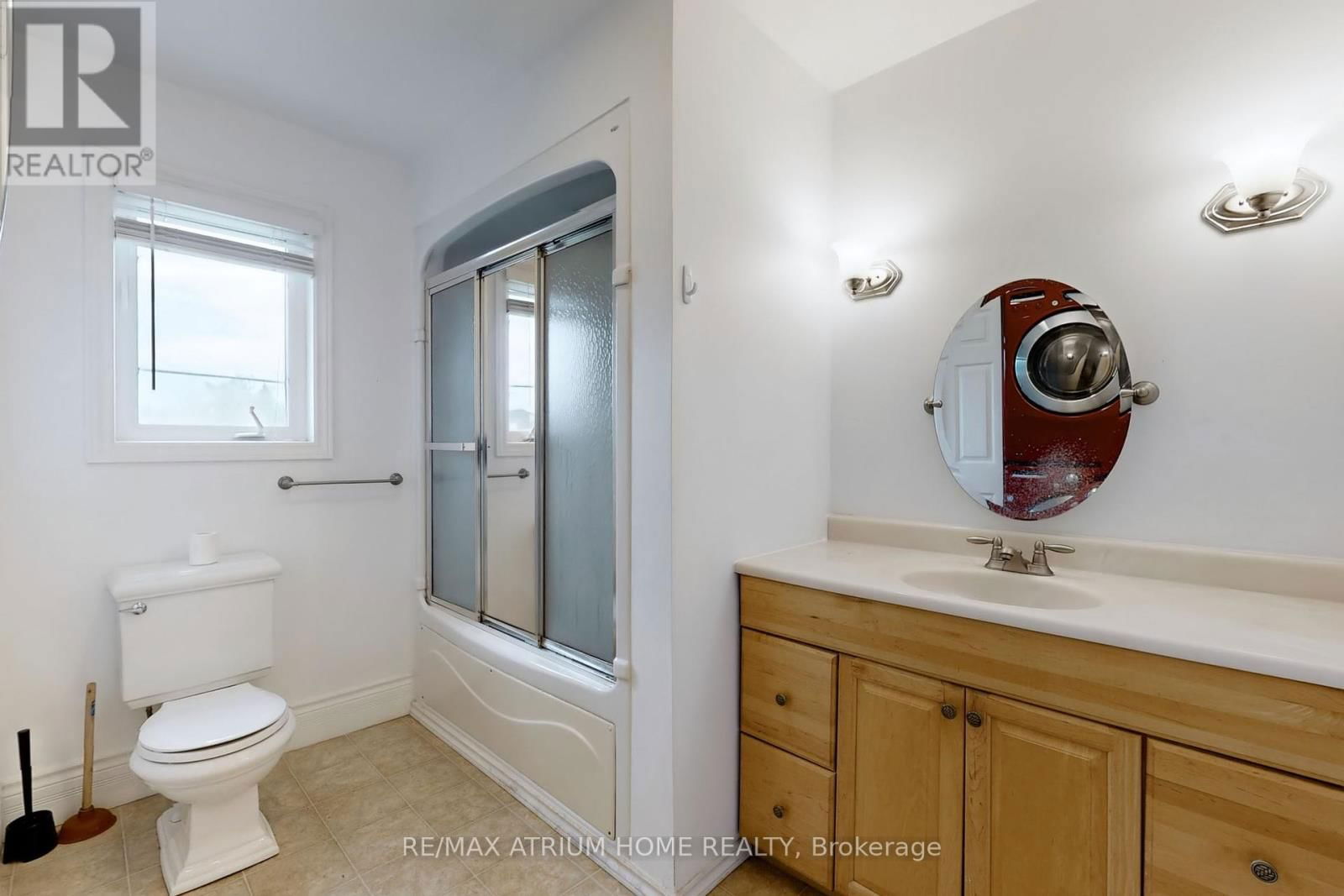 1242 ALEXANDRA AVENUE Image 17