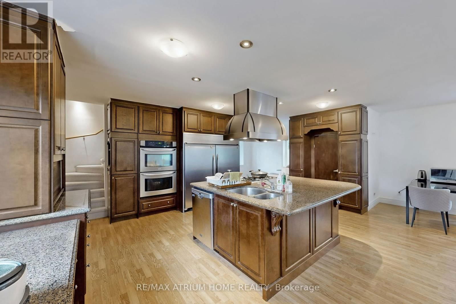 1242 ALEXANDRA AVENUE Image 2