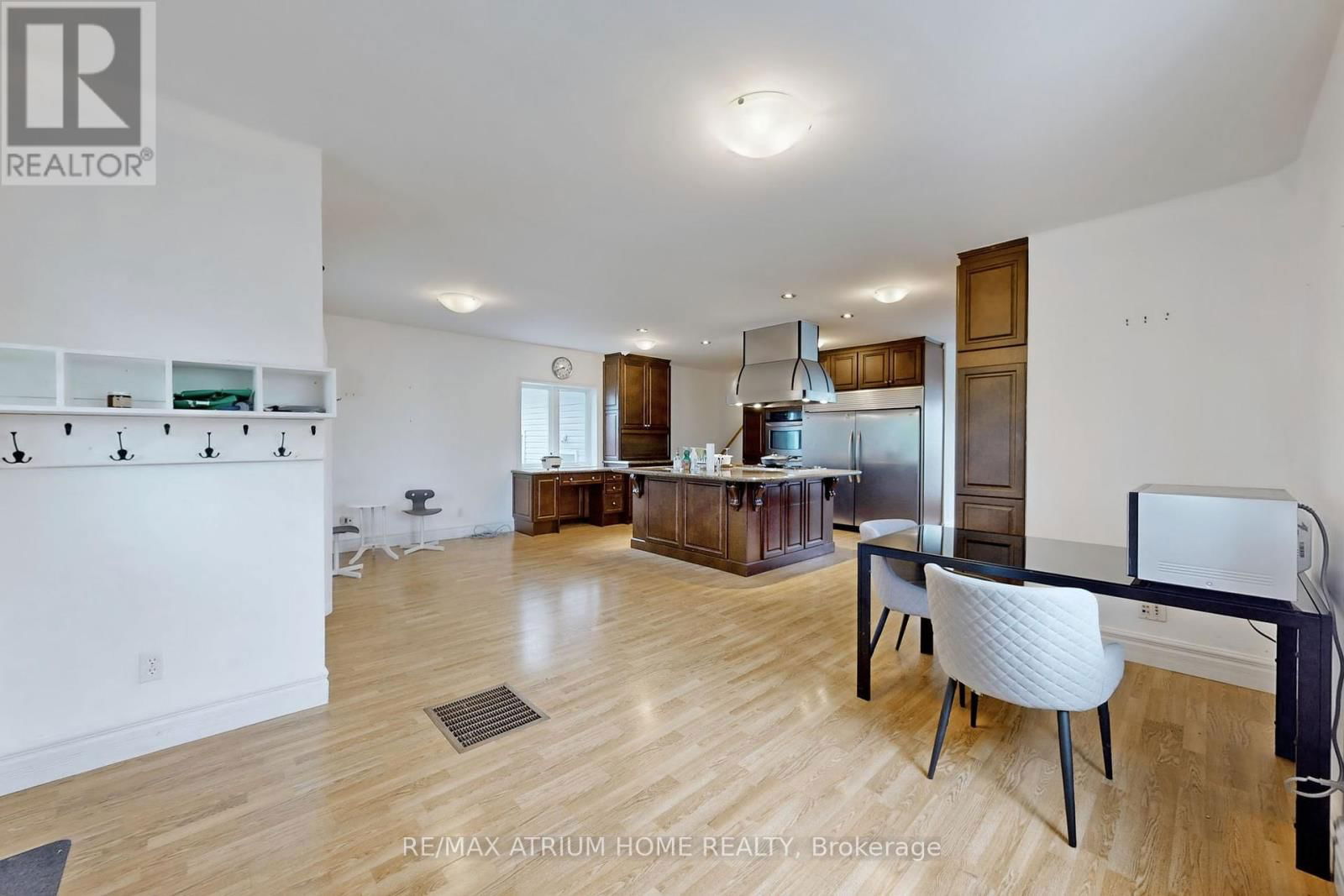 1242 ALEXANDRA AVENUE Image 4