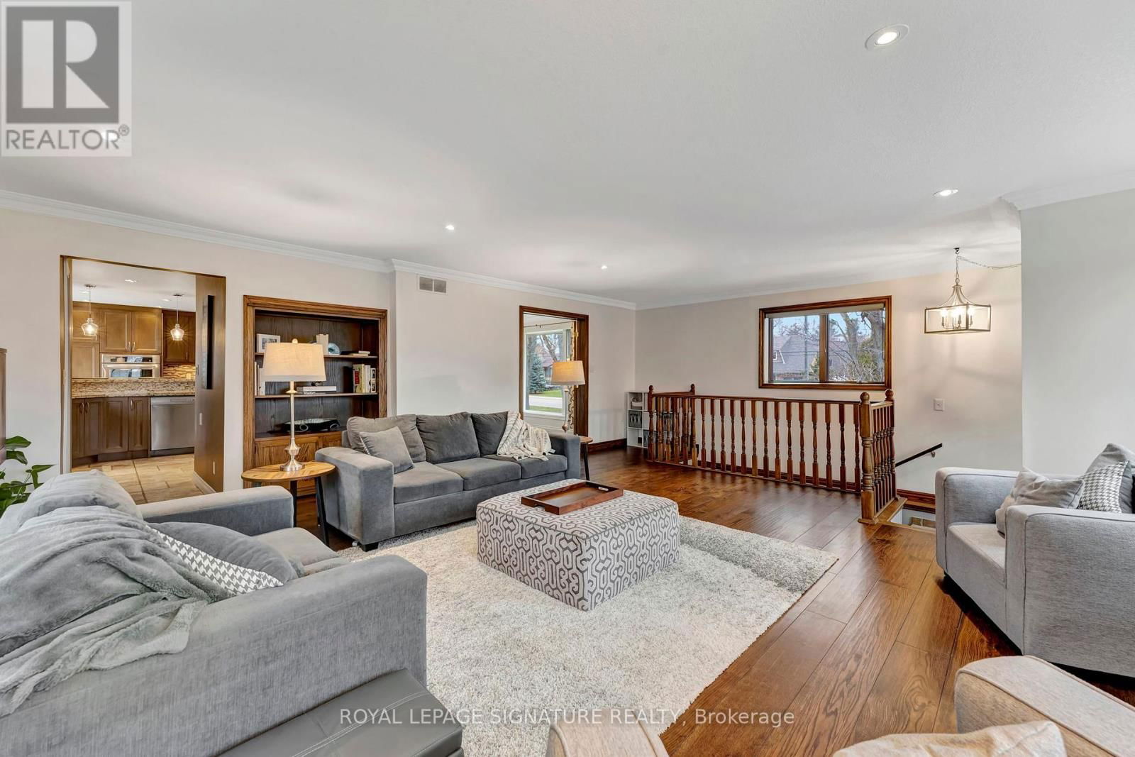 2044 KILBRIDE STREET Image 15