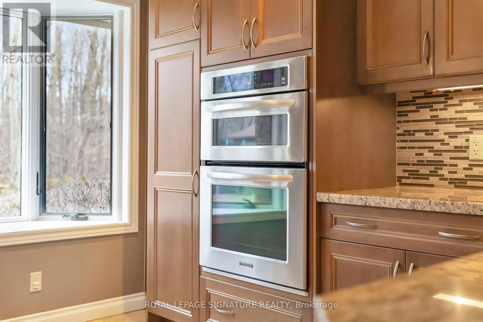 2044 KILBRIDE STREET Image 17