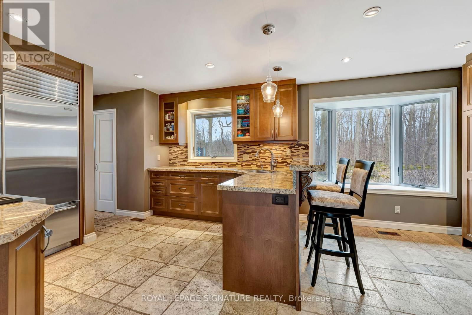 2044 KILBRIDE STREET Image 18