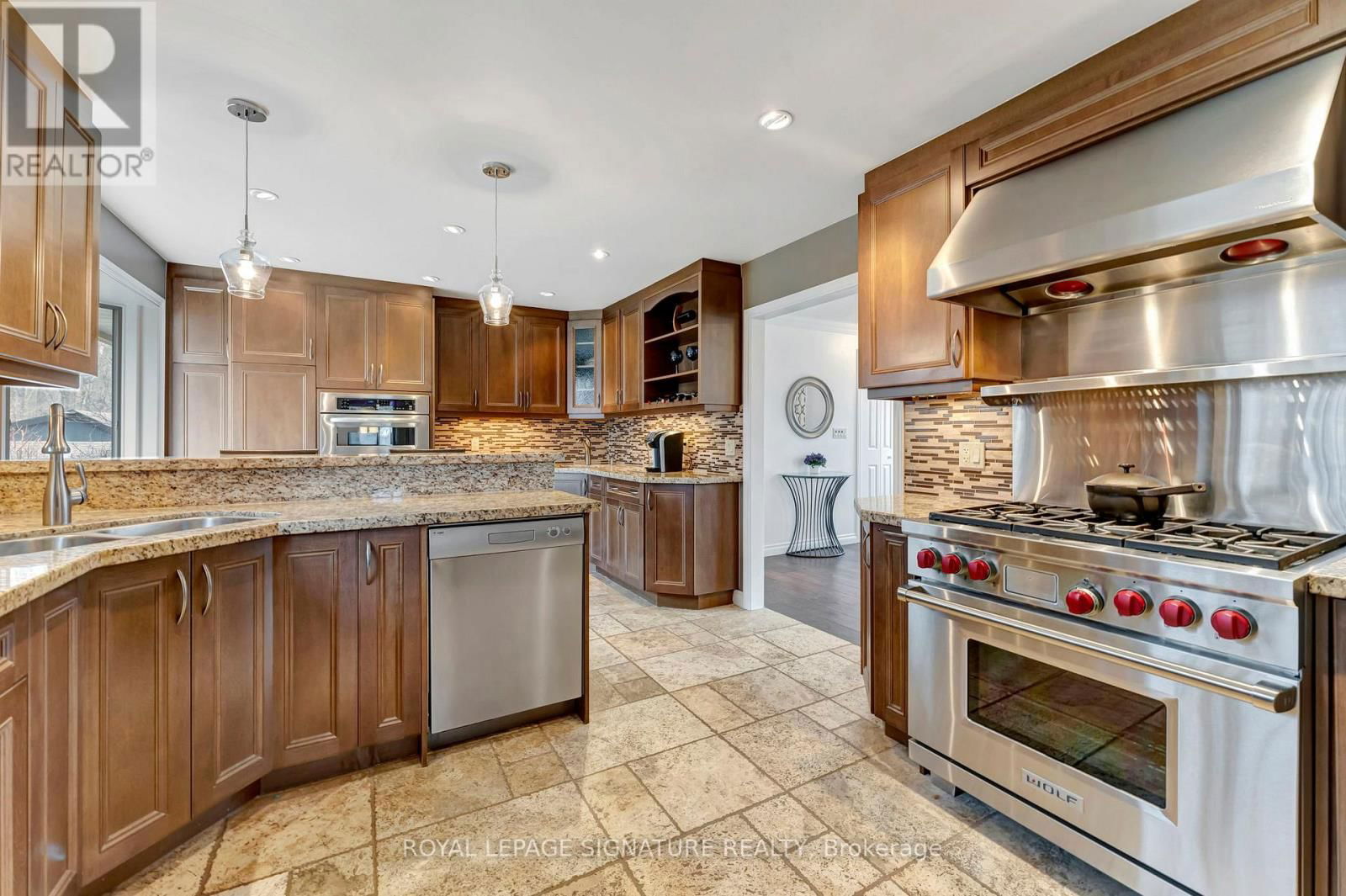 2044 KILBRIDE STREET Image 19