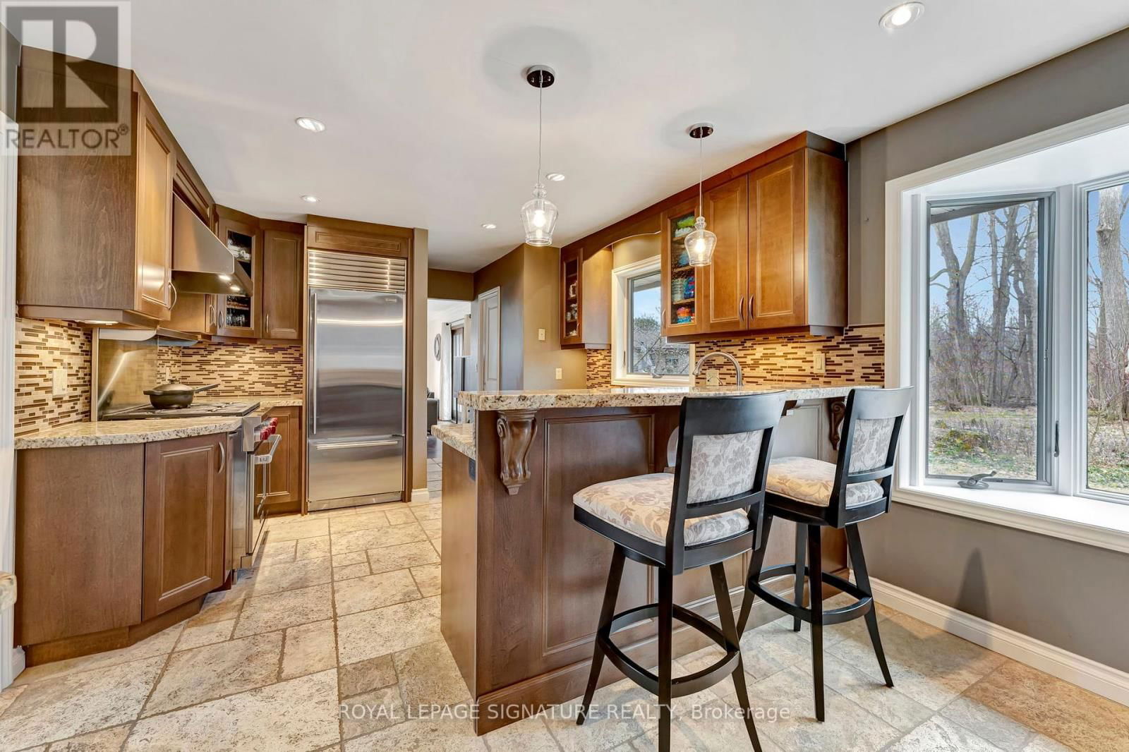 2044 KILBRIDE STREET Image 22