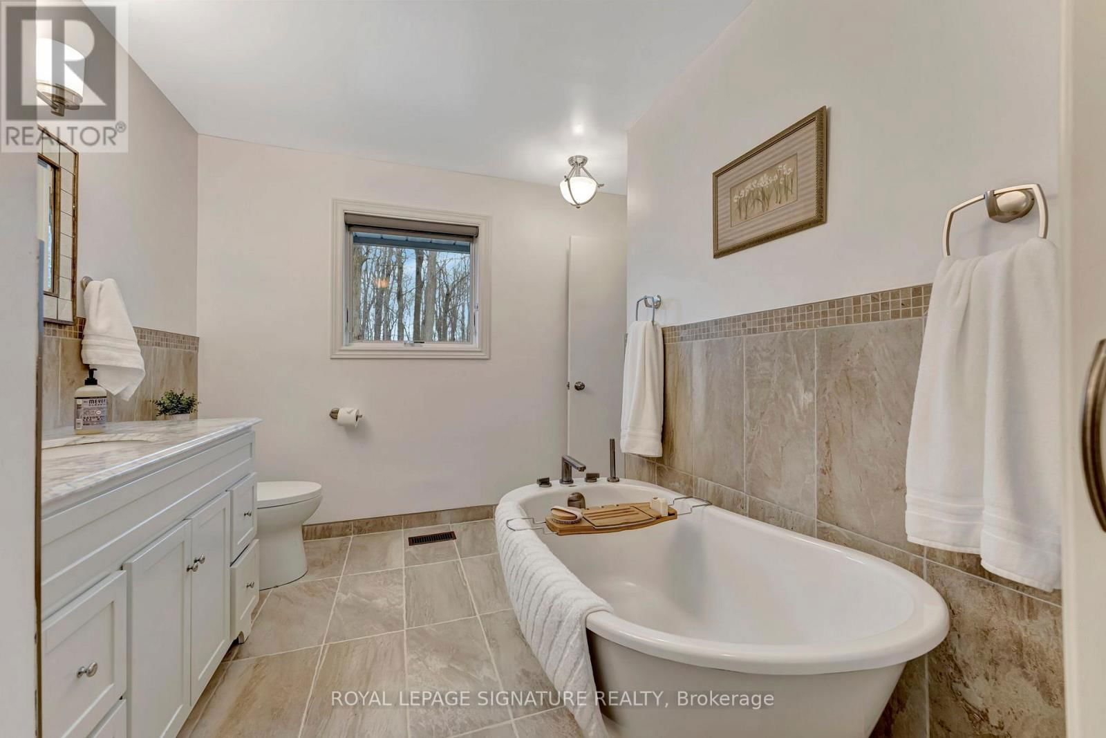 2044 KILBRIDE STREET Image 23