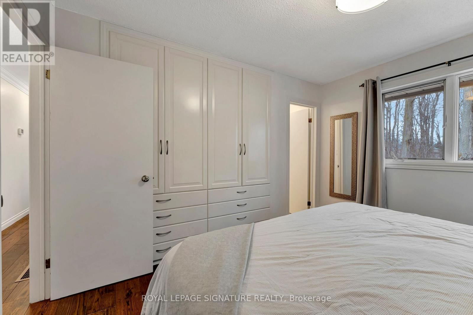 2044 KILBRIDE STREET Image 26