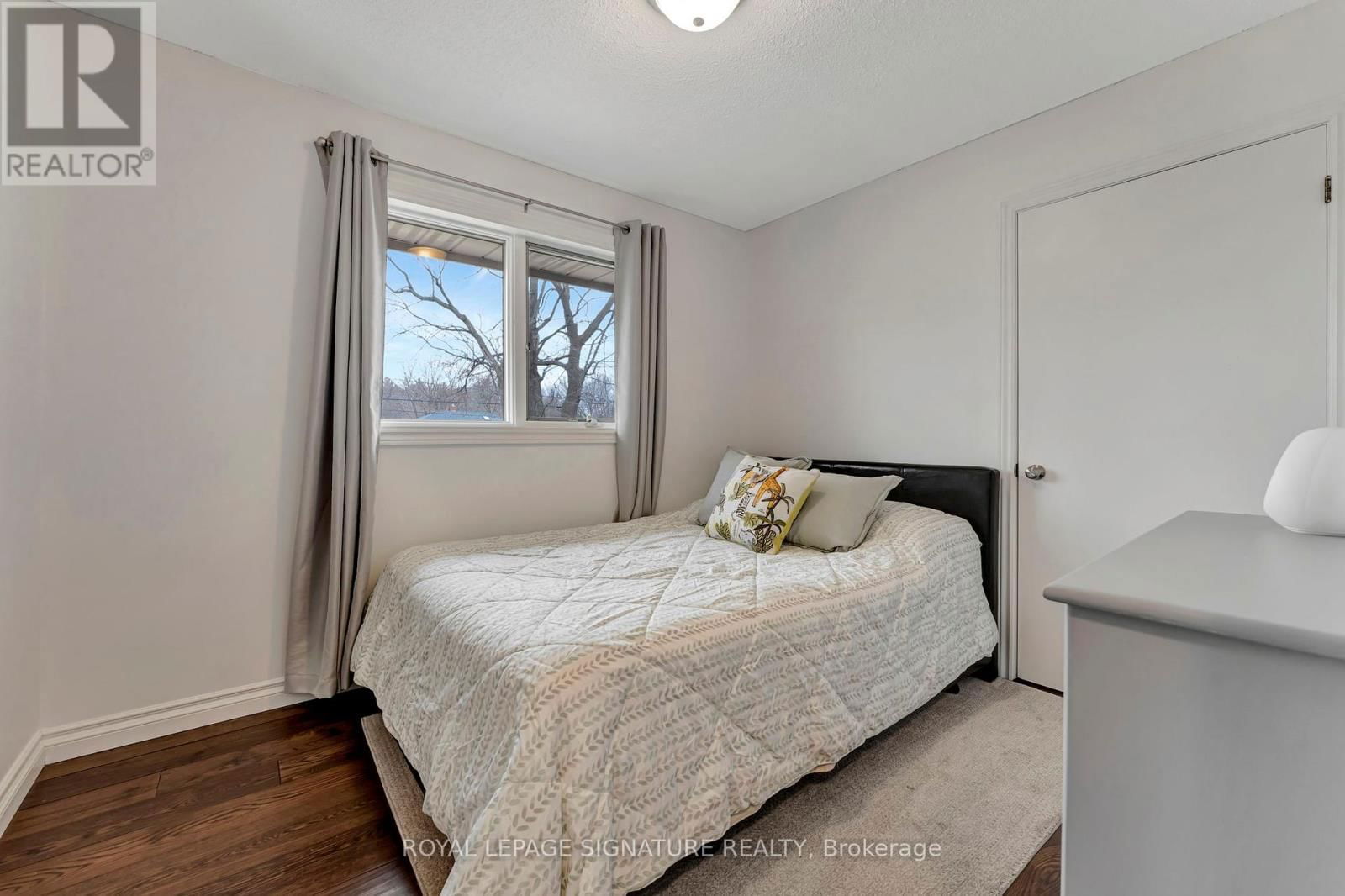 2044 KILBRIDE STREET Image 28