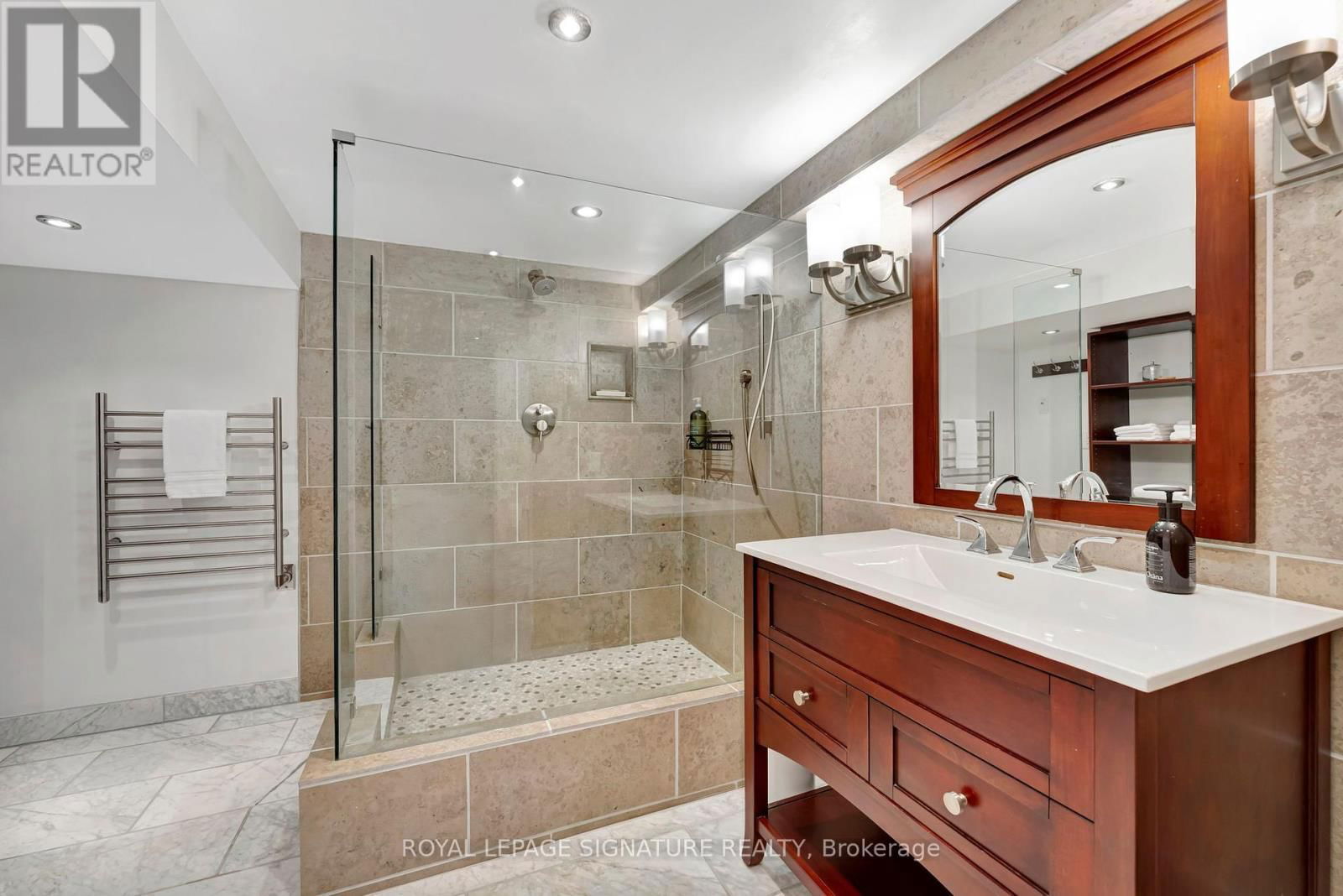 2044 KILBRIDE STREET Image 34