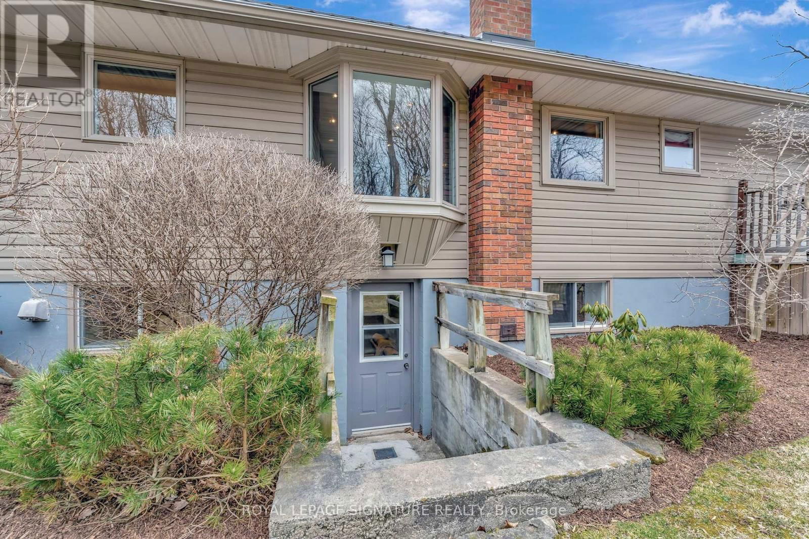 2044 KILBRIDE STREET Image 35