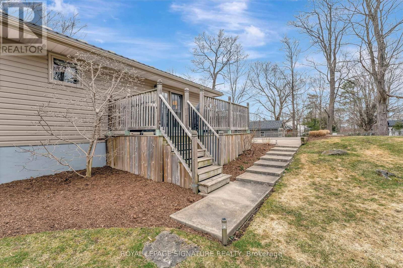 2044 KILBRIDE STREET Image 36