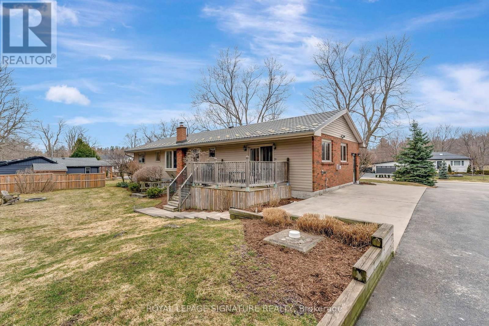 2044 KILBRIDE STREET Image 37