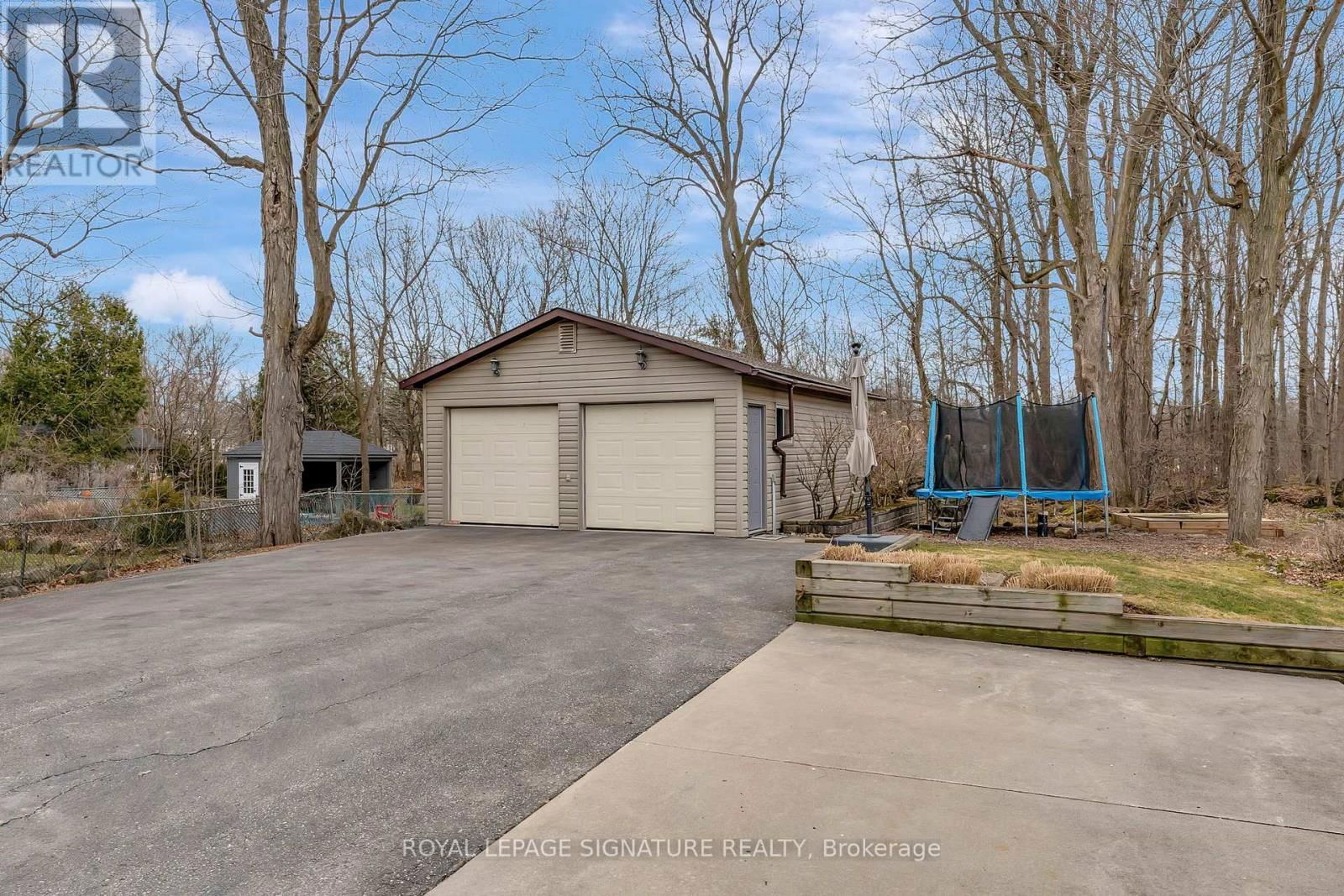 2044 KILBRIDE STREET Image 39