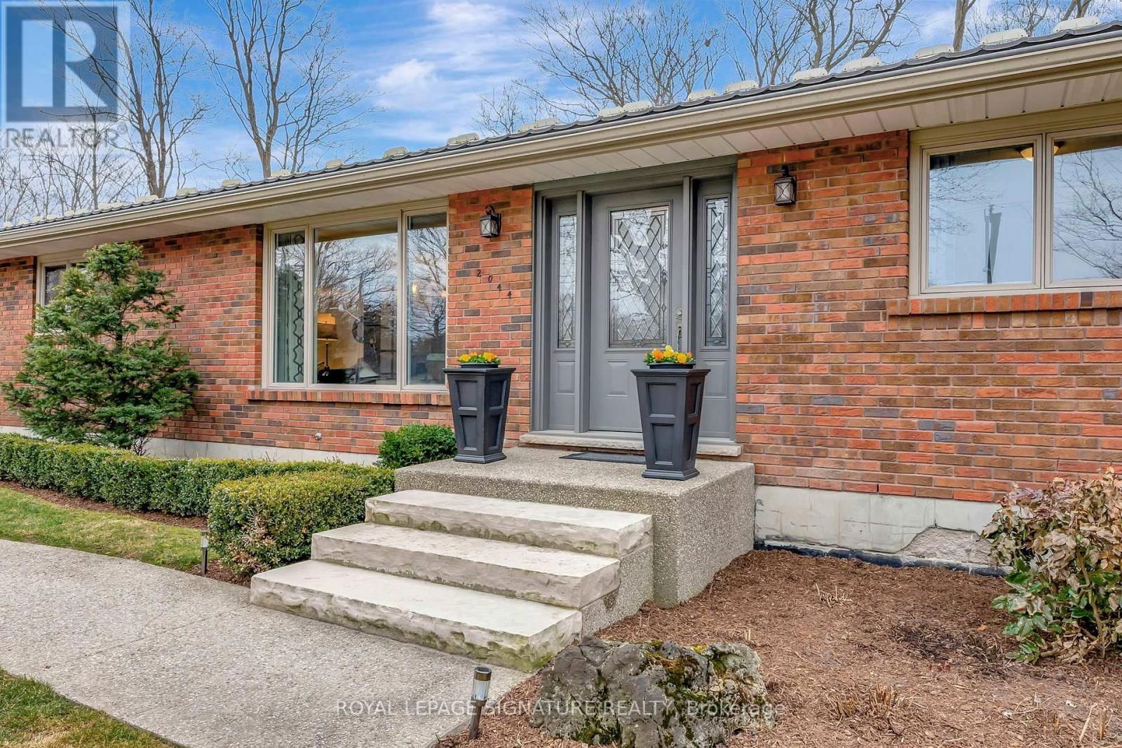 2044 KILBRIDE STREET Image 4