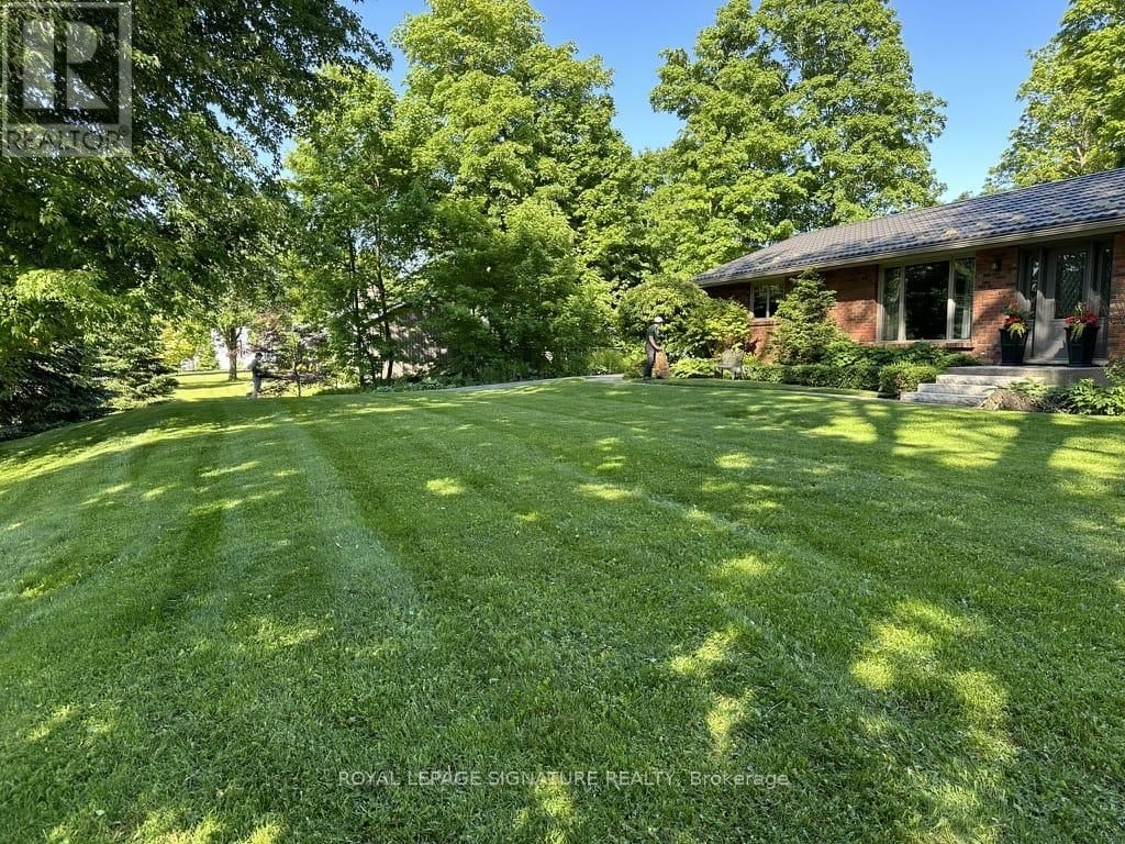 2044 KILBRIDE STREET Image 43