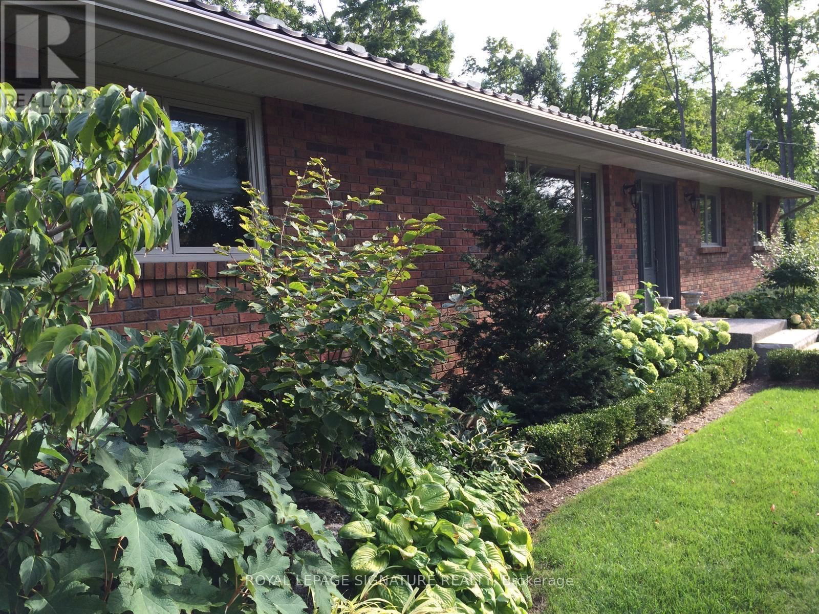 2044 KILBRIDE STREET Image 44