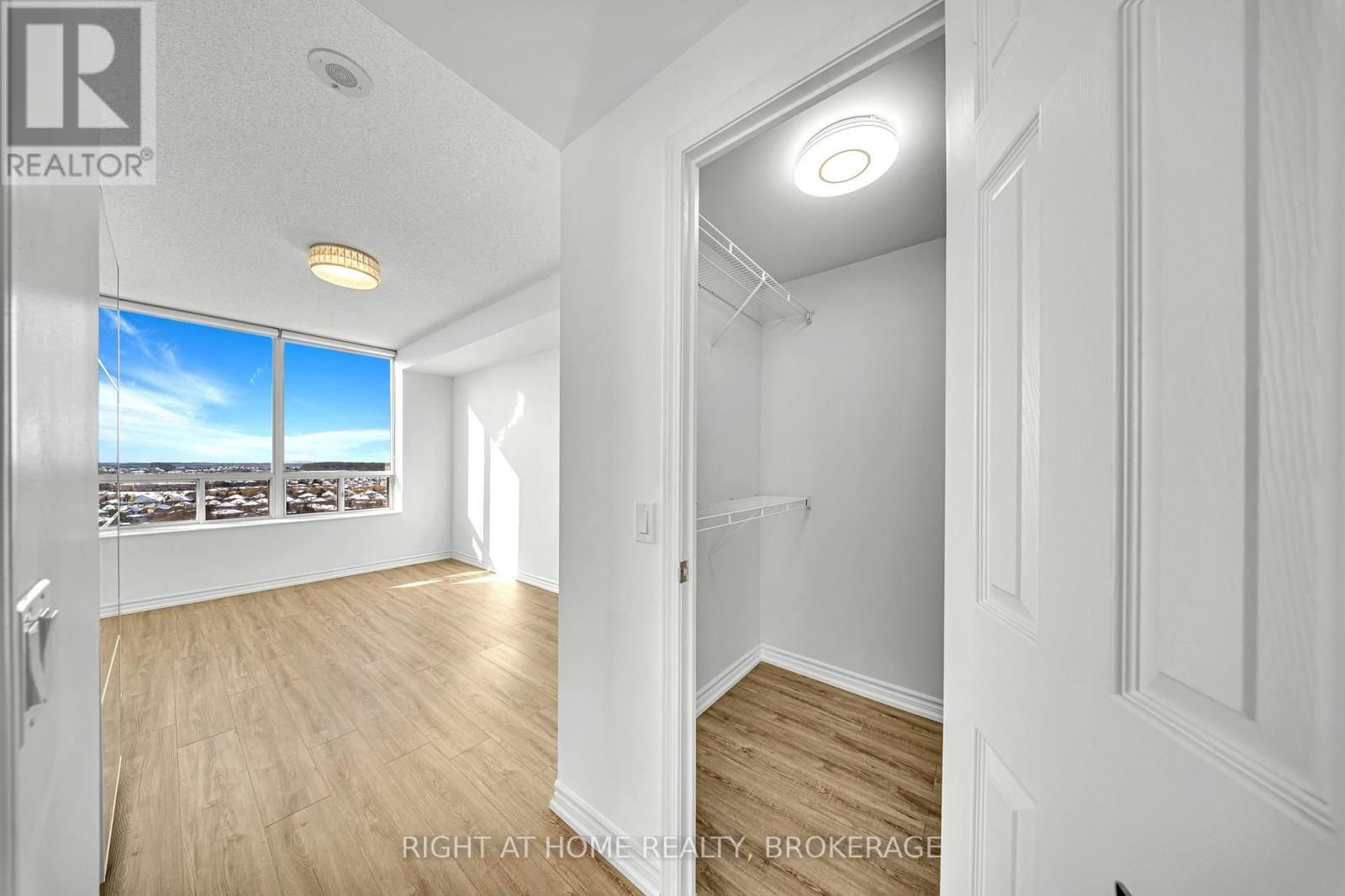 1105 - 55 STRATHAVEN DRIVE Image 17