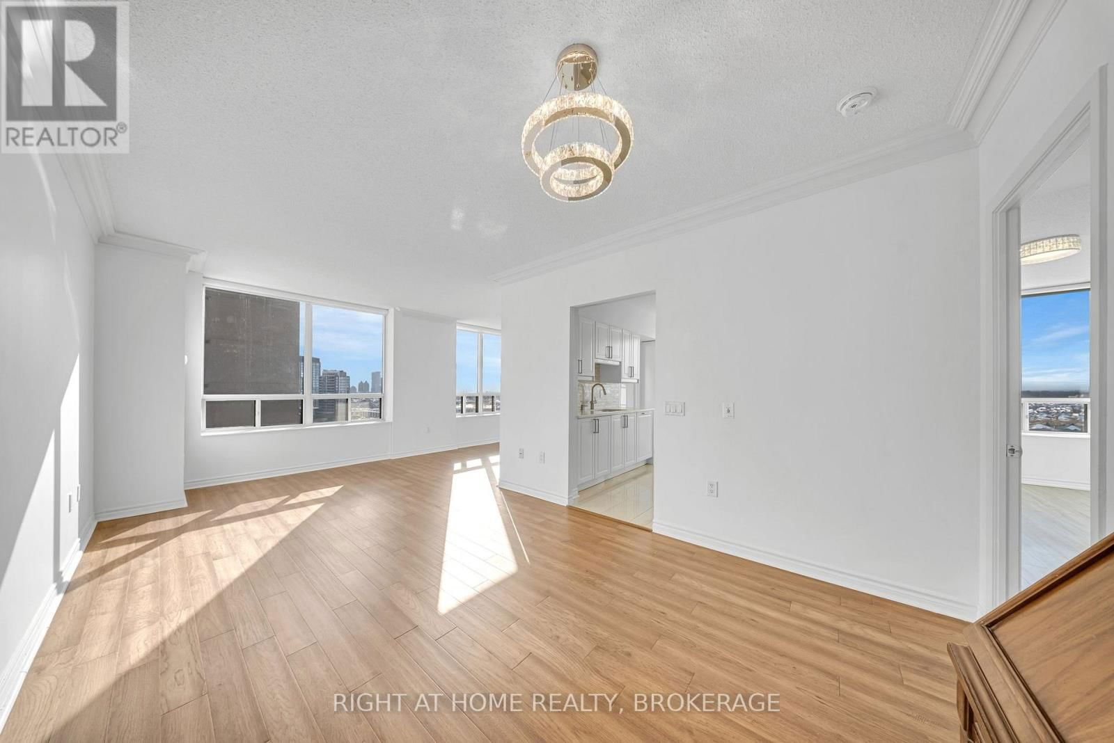 1105 - 55 STRATHAVEN DRIVE Image 5