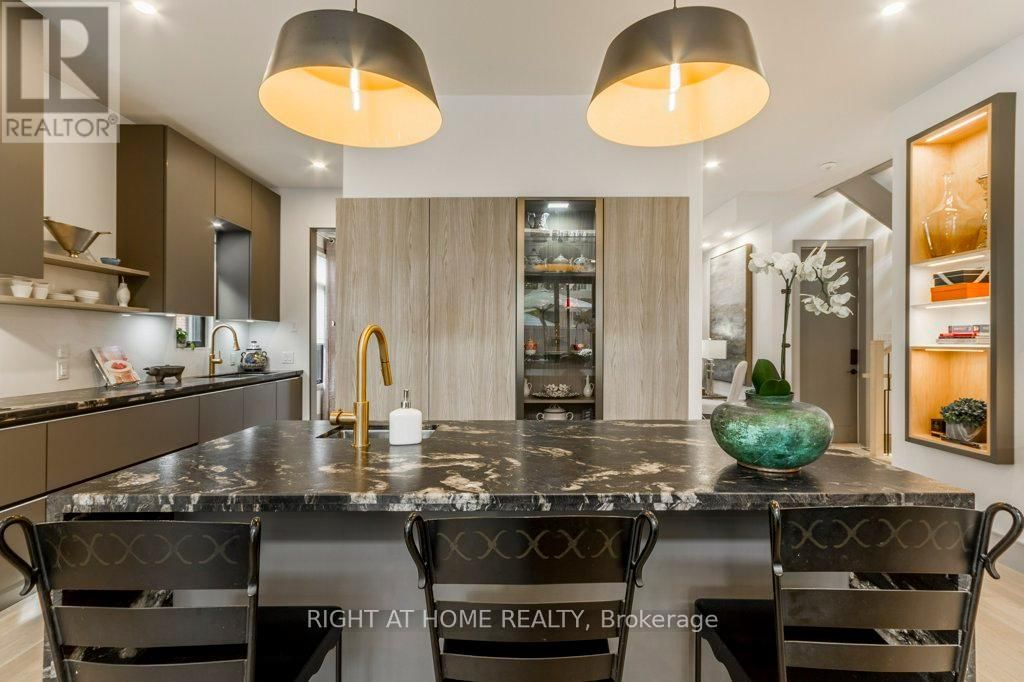 118 MARTIN GROVE ROAD Image 11