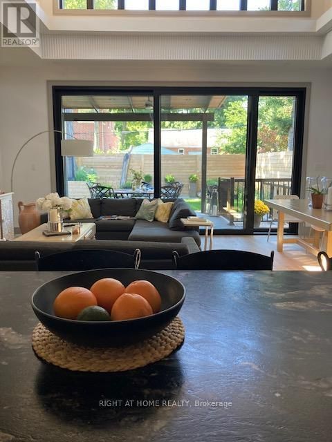 118 MARTIN GROVE ROAD Image 12