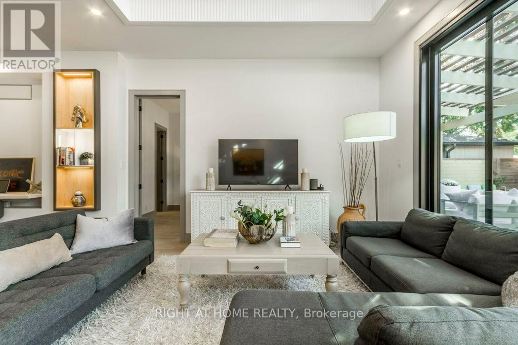 118 MARTIN GROVE ROAD Image 14