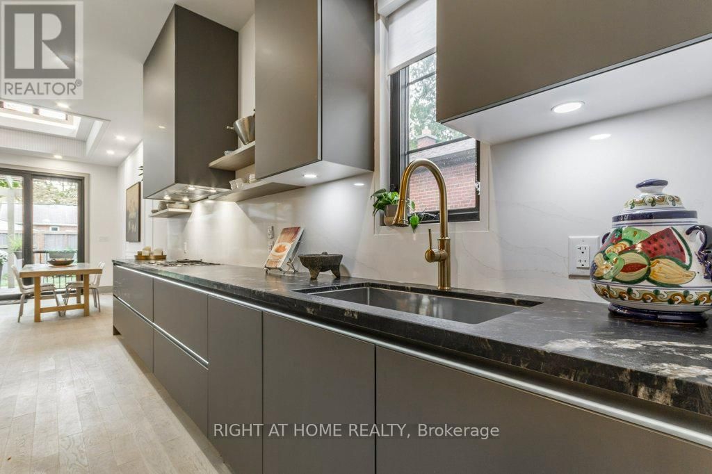 118 MARTIN GROVE ROAD Image 18