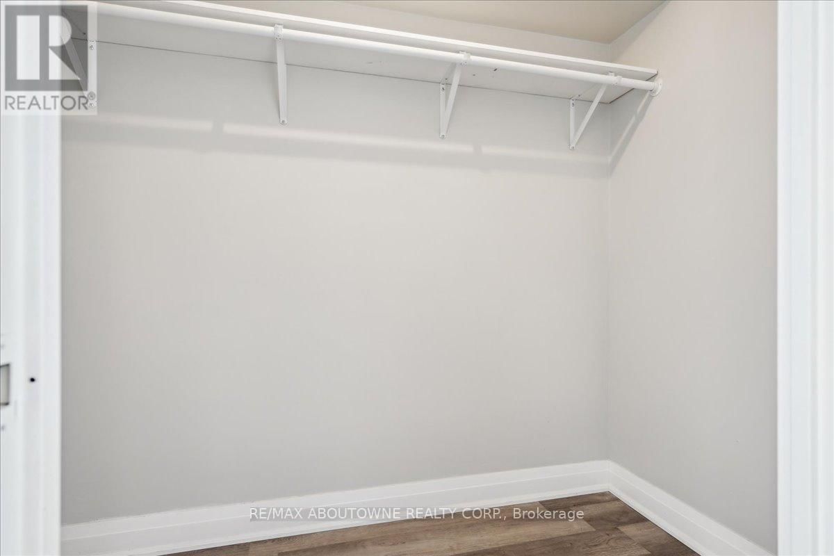 E1402 - 325 WEBB DRIVE Image 18