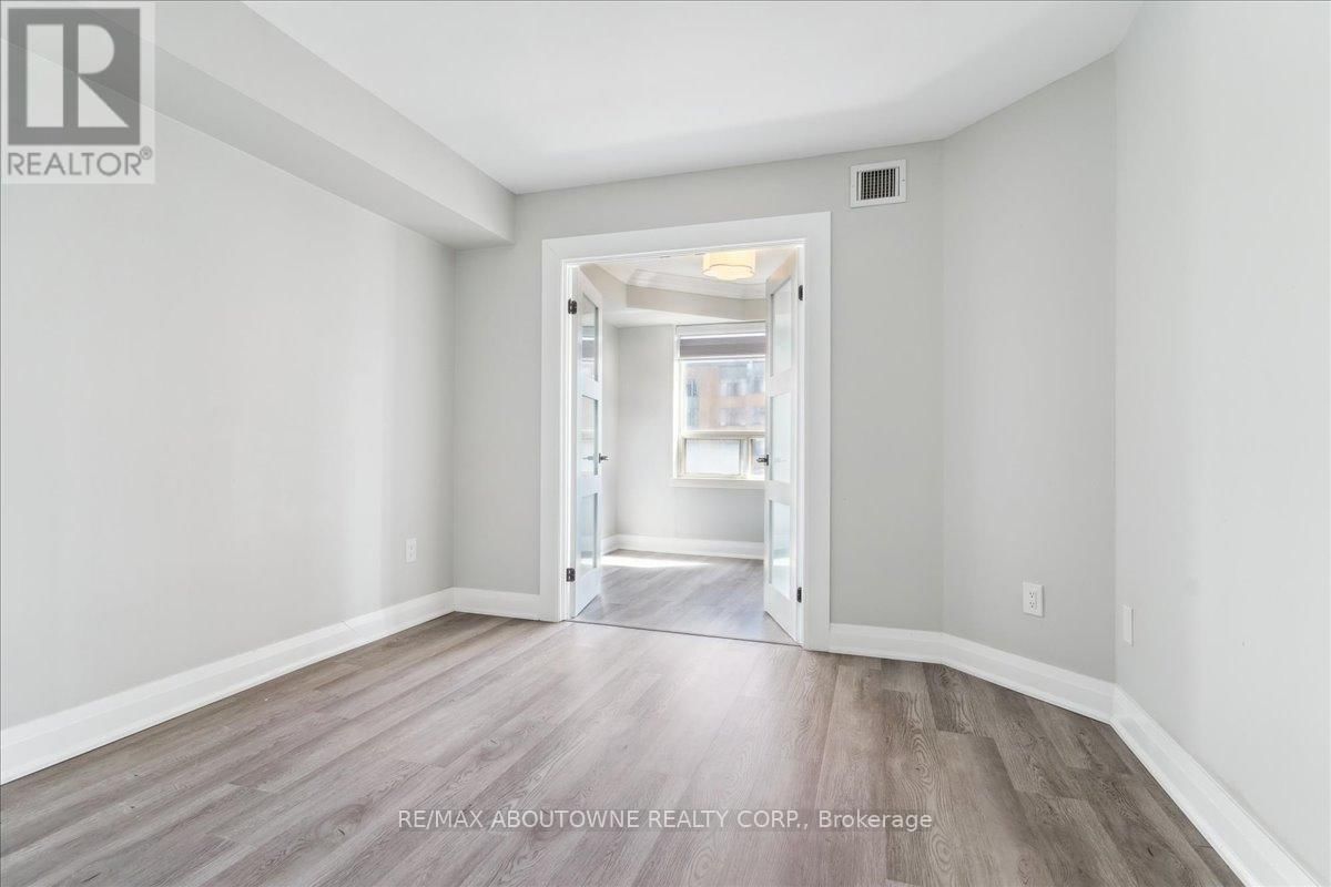 E1402 - 325 WEBB DRIVE Image 23