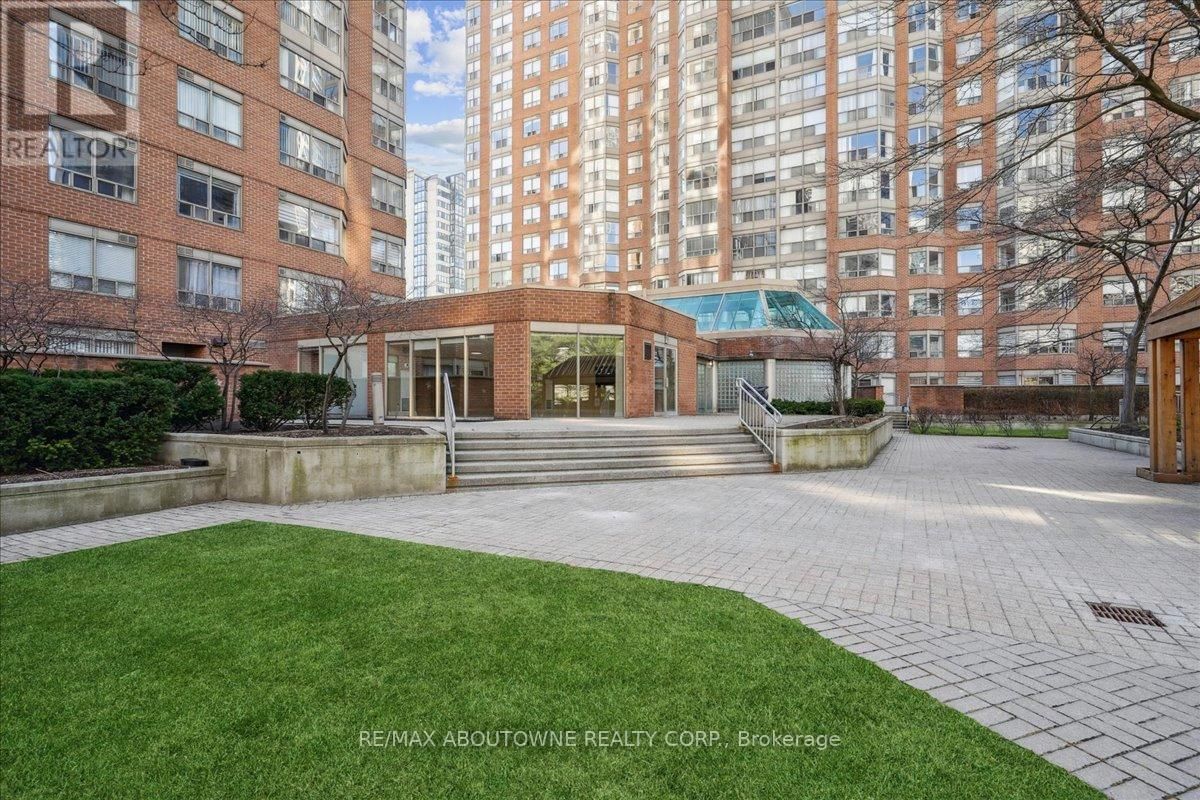 E1402 - 325 WEBB DRIVE Image 37