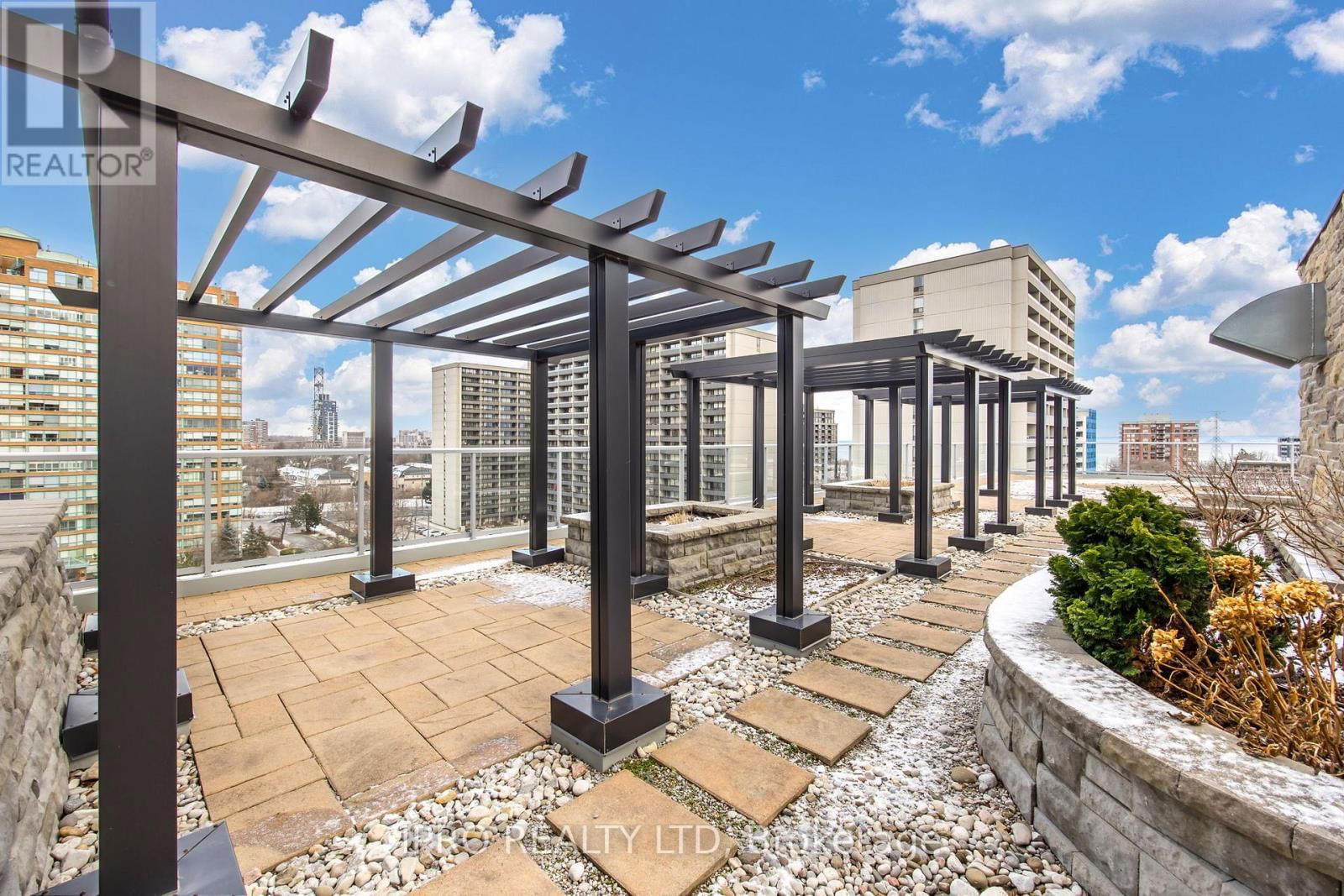 814 - 551 MAPLE AVENUE Image 32