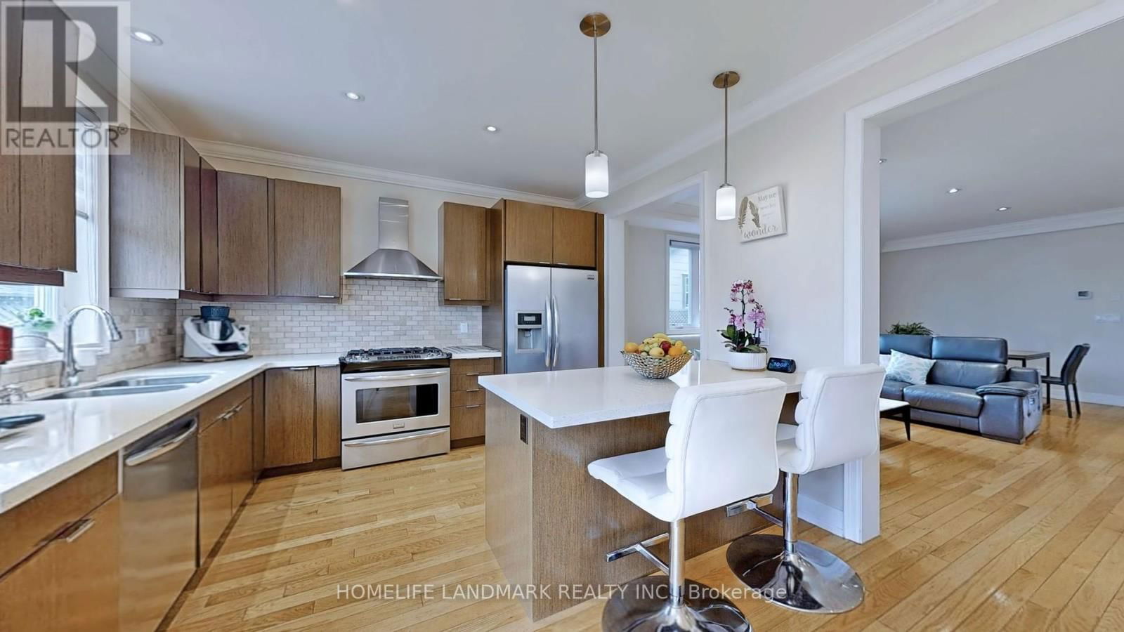64 FOREST AVENUE Image 10