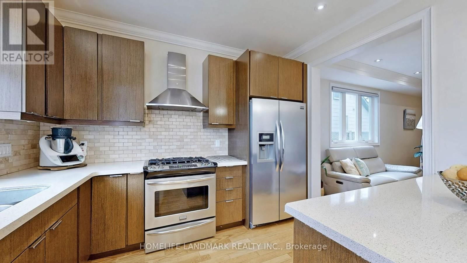 64 FOREST AVENUE Image 12