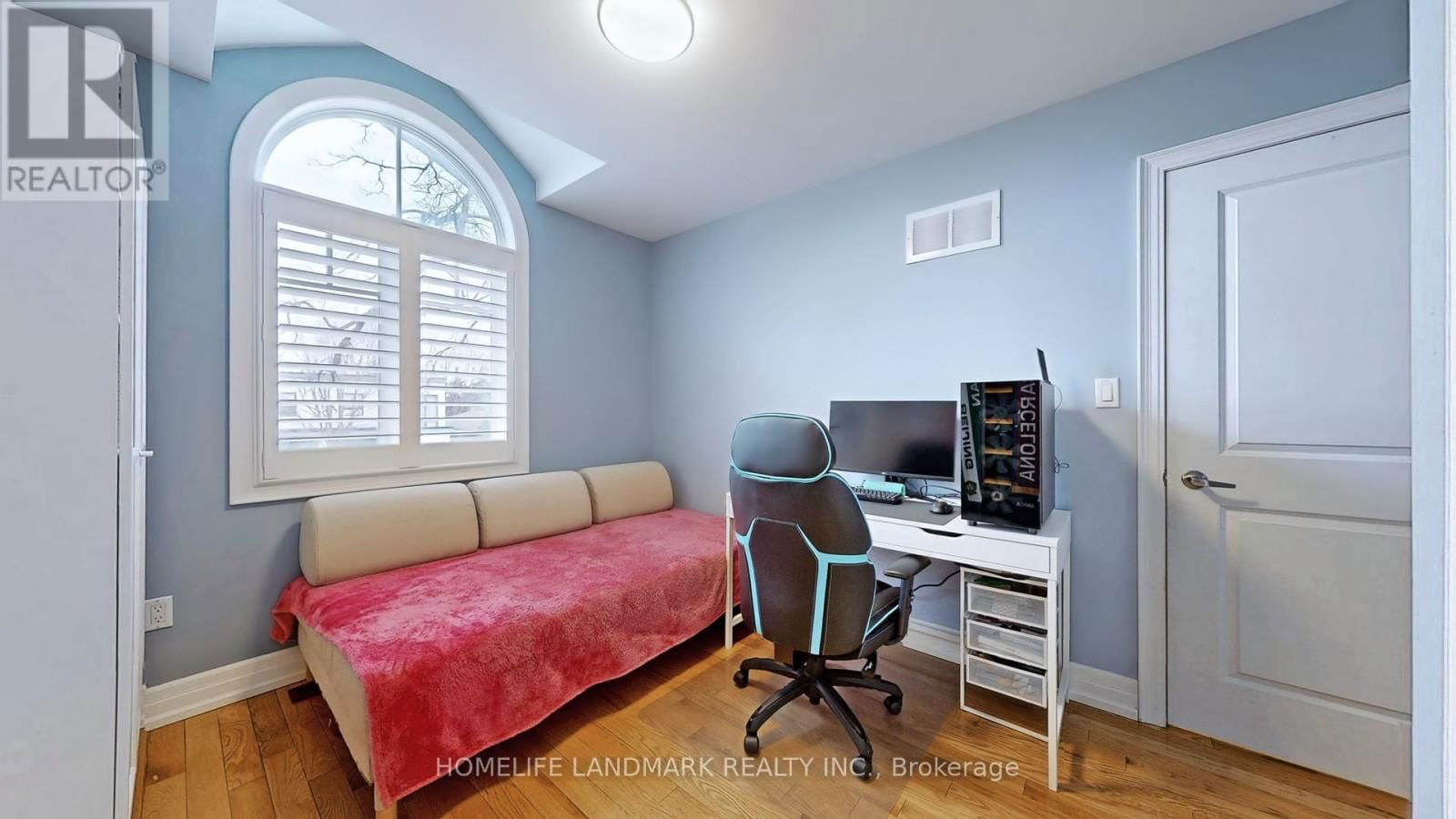 64 FOREST AVENUE Image 27