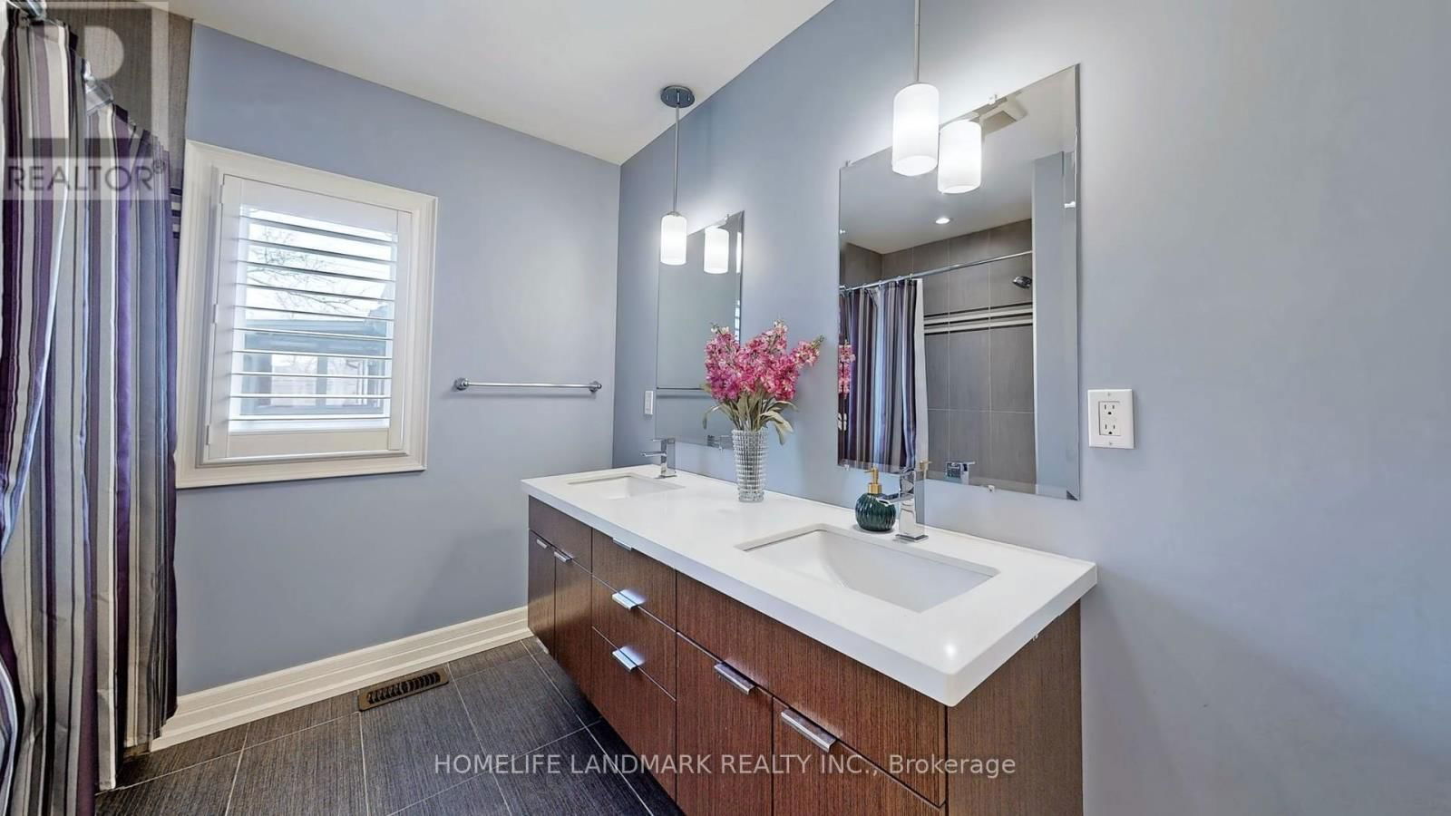 64 FOREST AVENUE Image 29