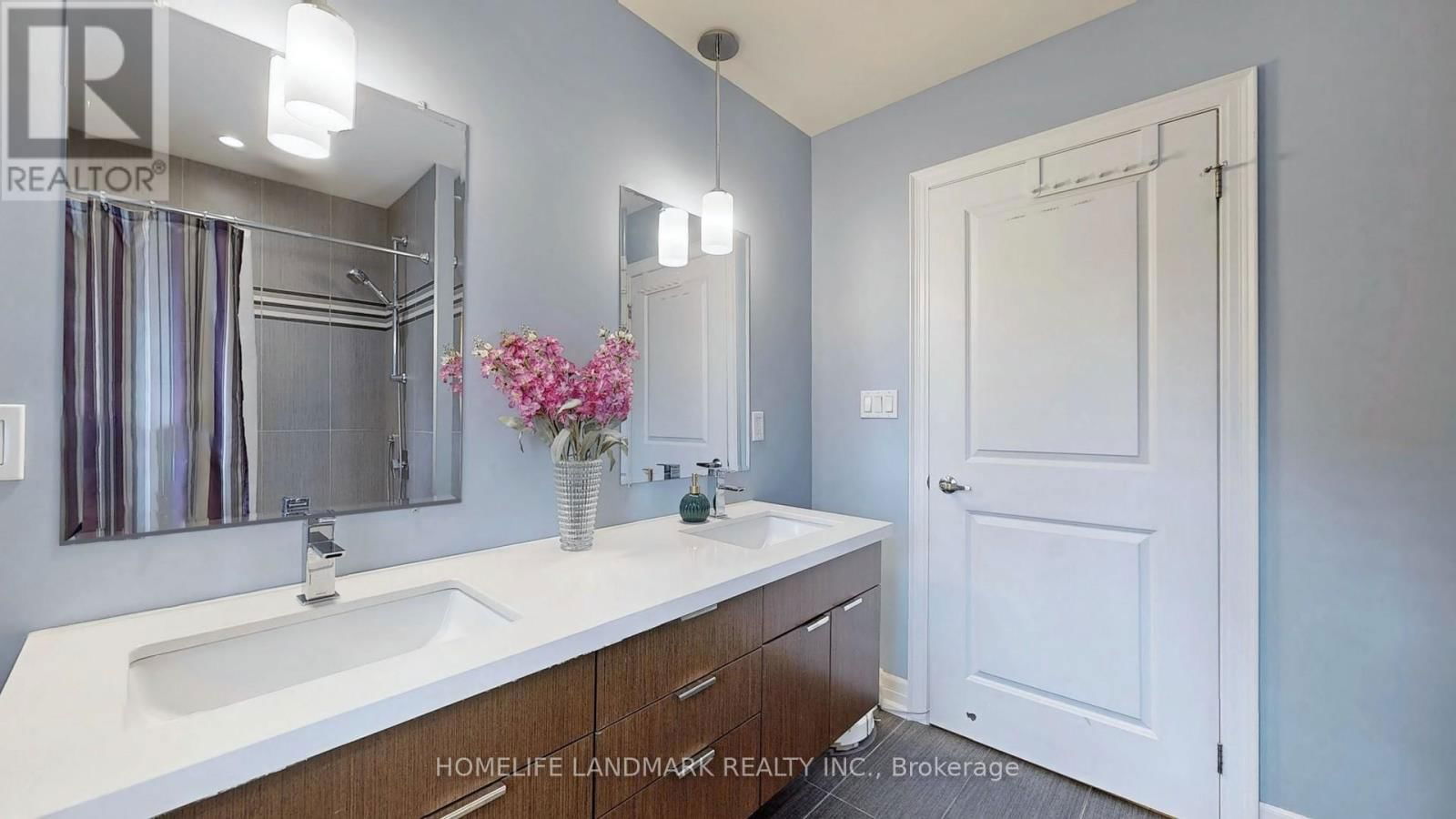 64 FOREST AVENUE Image 30